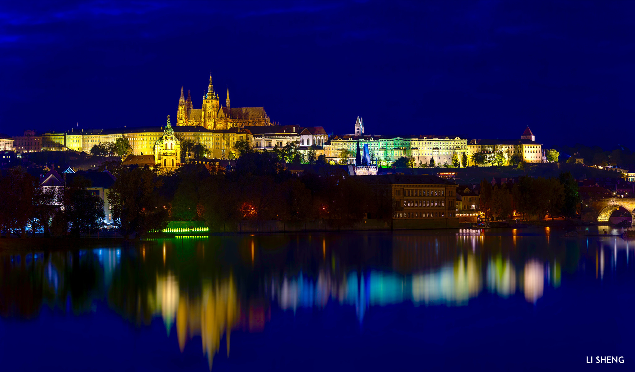 Nikon AF Nikkor 85mm F1.8D sample photo. Prague photography