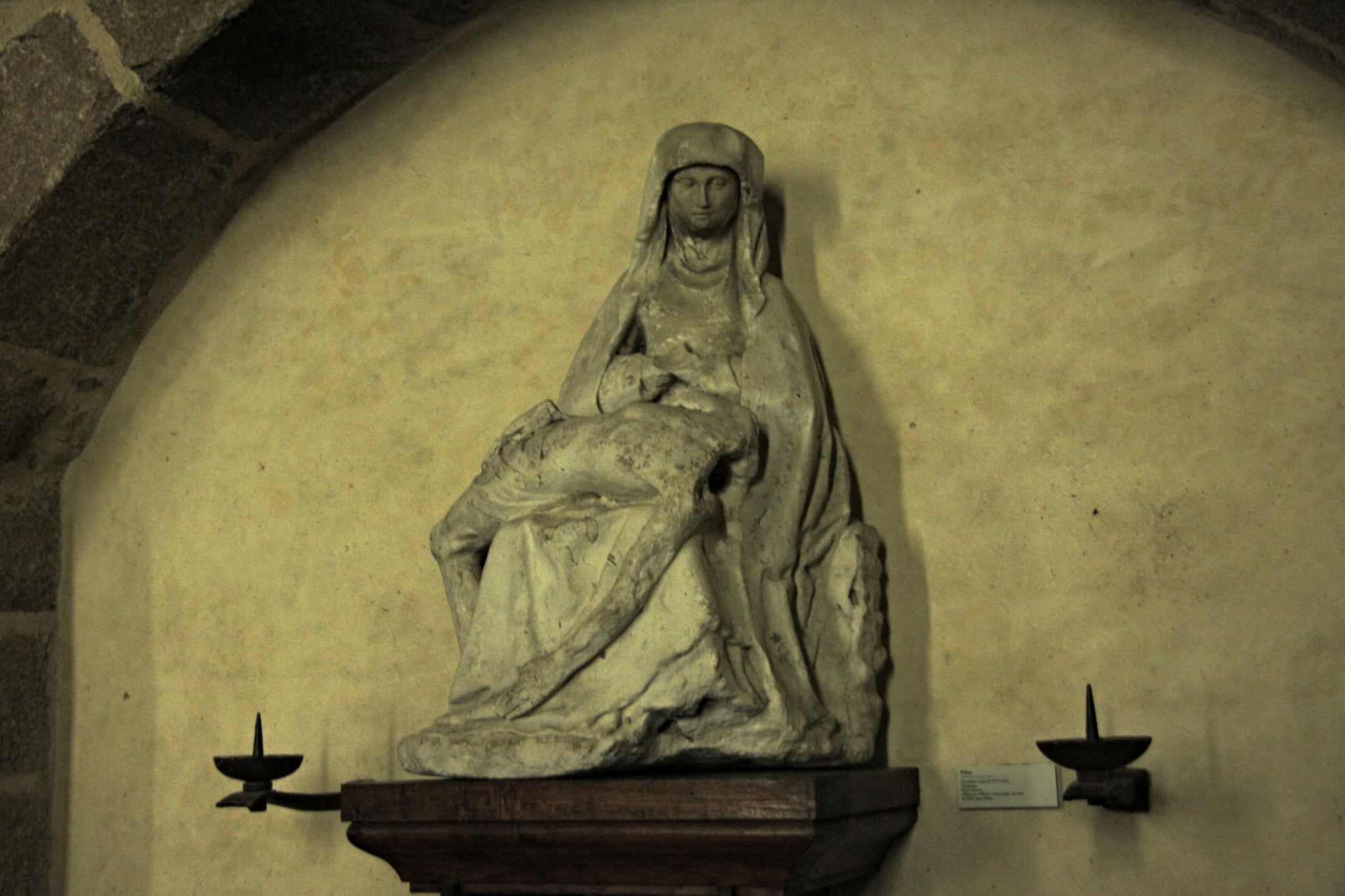 Canon EOS 40D sample photo. Maria faced embrace the christ mont saint-michel photography