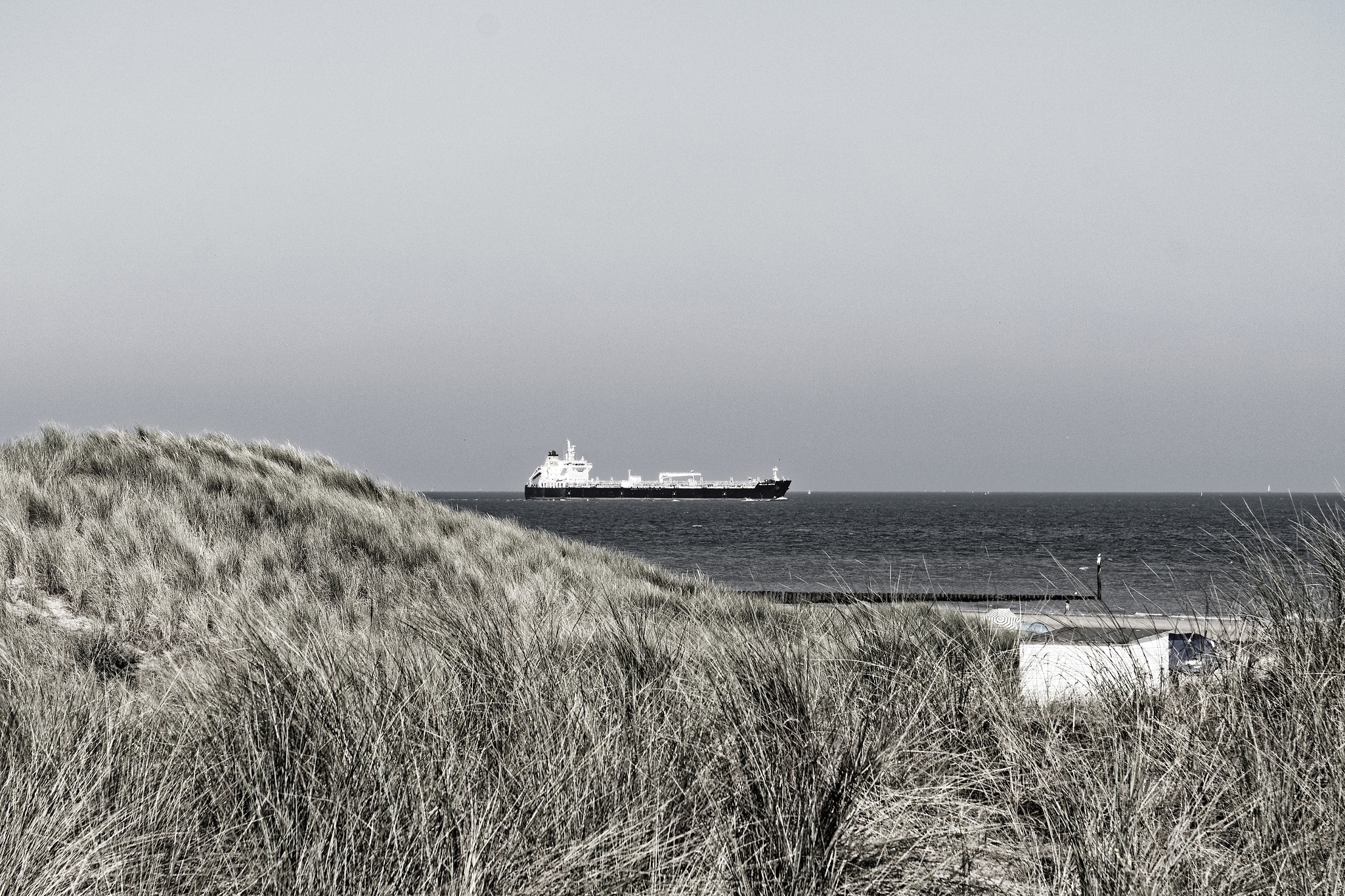 Sigma 17-70mm F2.8-4 DC Macro OS HSM sample photo. Sur la mer photography