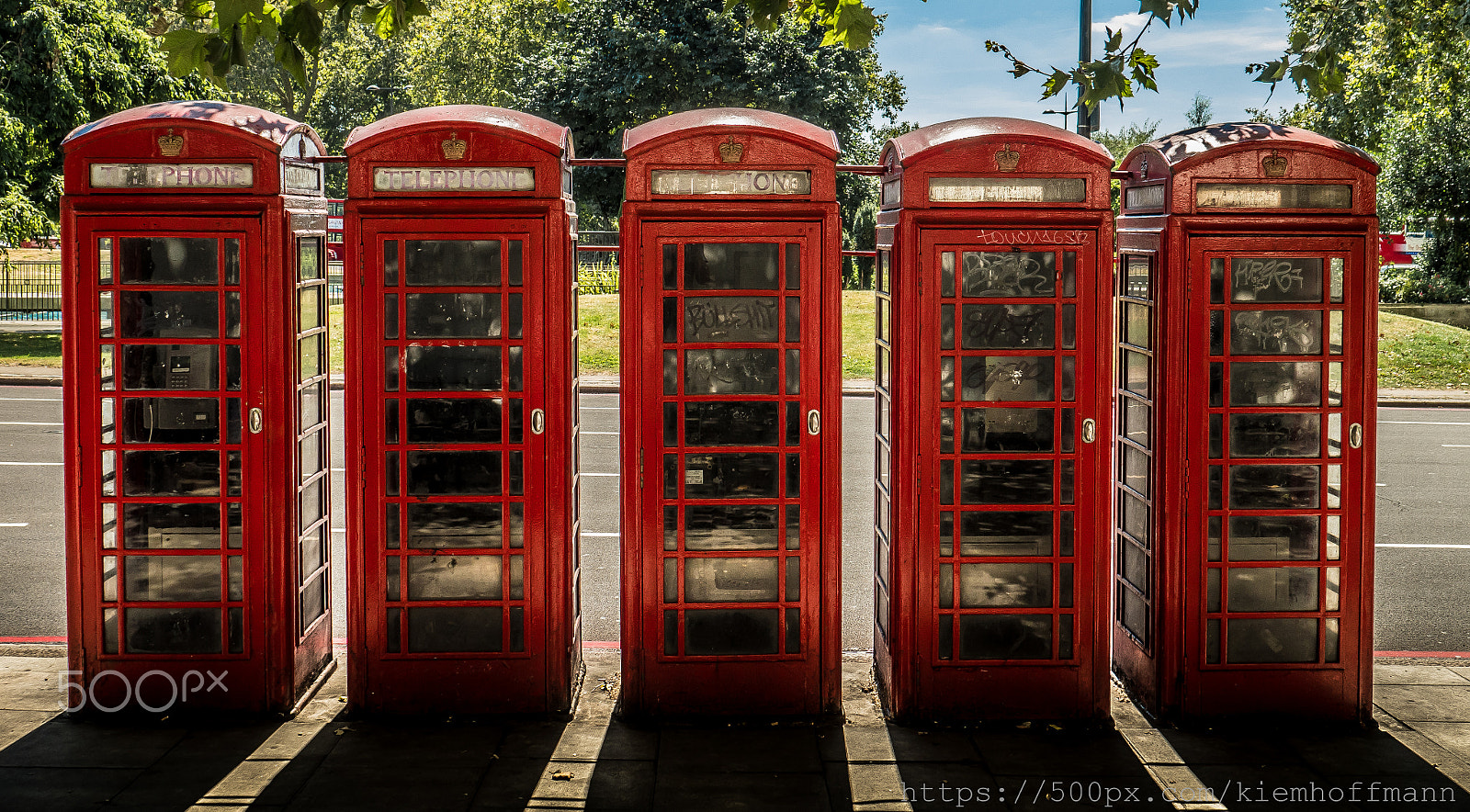 LUMIX G VARIO 14-42/F3.5-5.6 II sample photo. Red phone booth photography