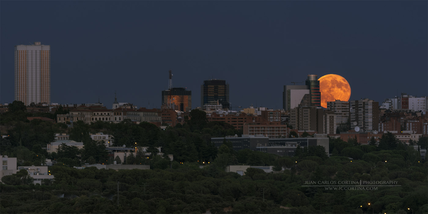 Sigma 120-400mm F4.5-5.6 DG OS HSM sample photo. Madrid moon skyline photography