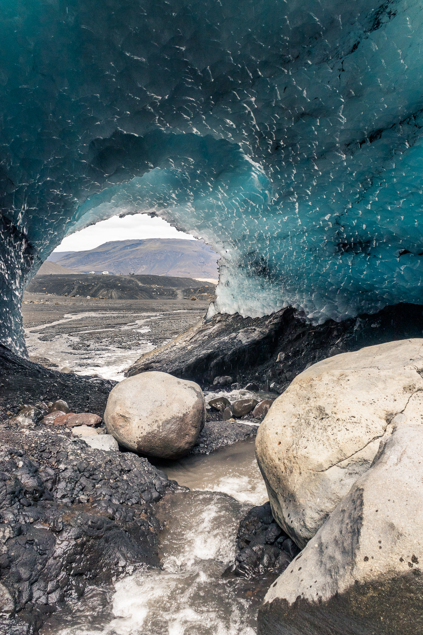 Canon EF-S 18-55mm F3.5-5.6 IS sample photo. Ice tunnel photography