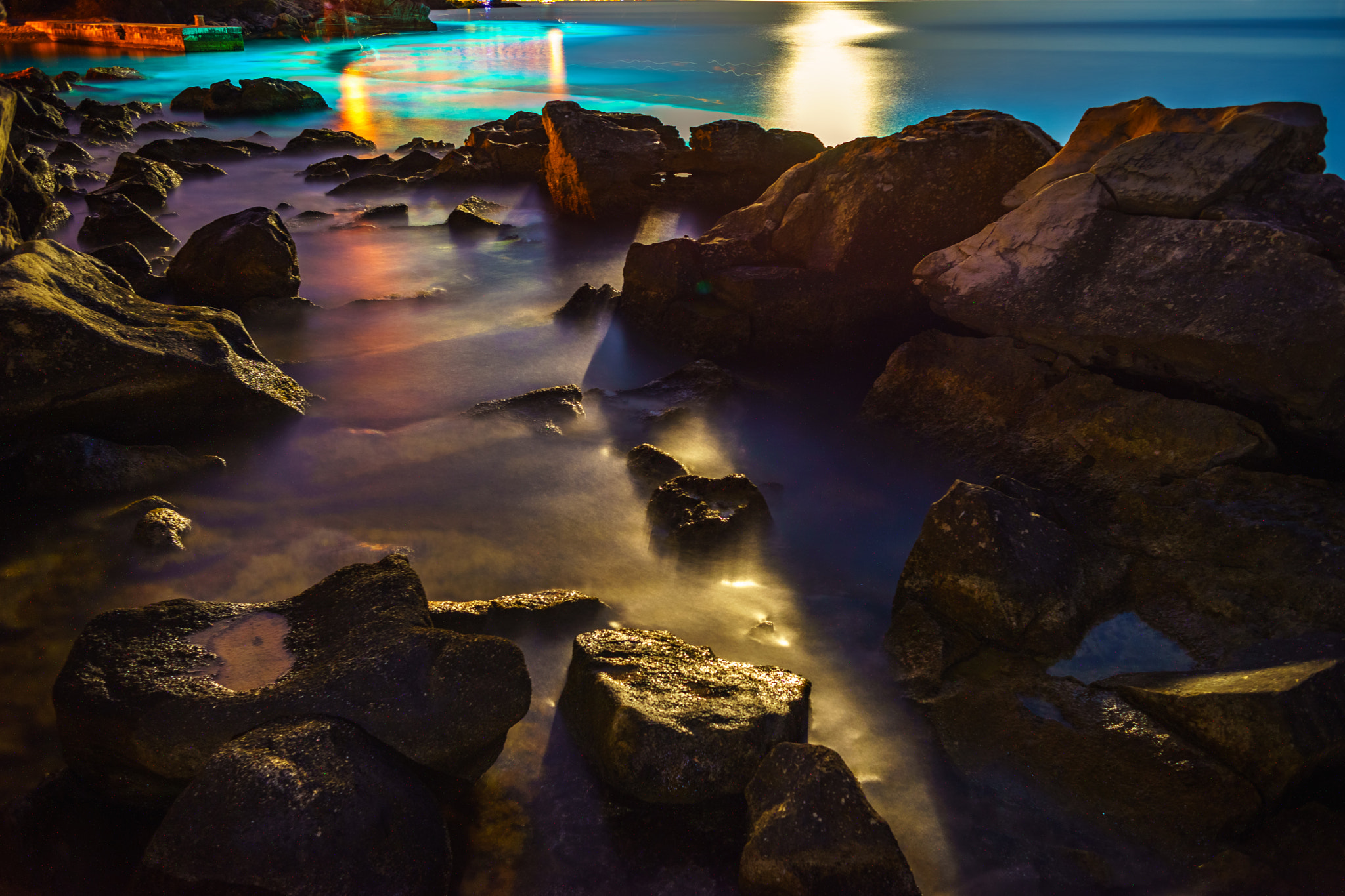 Sony a7 + Sony 28mm F2.8 sample photo. Moonlit rock pools photography
