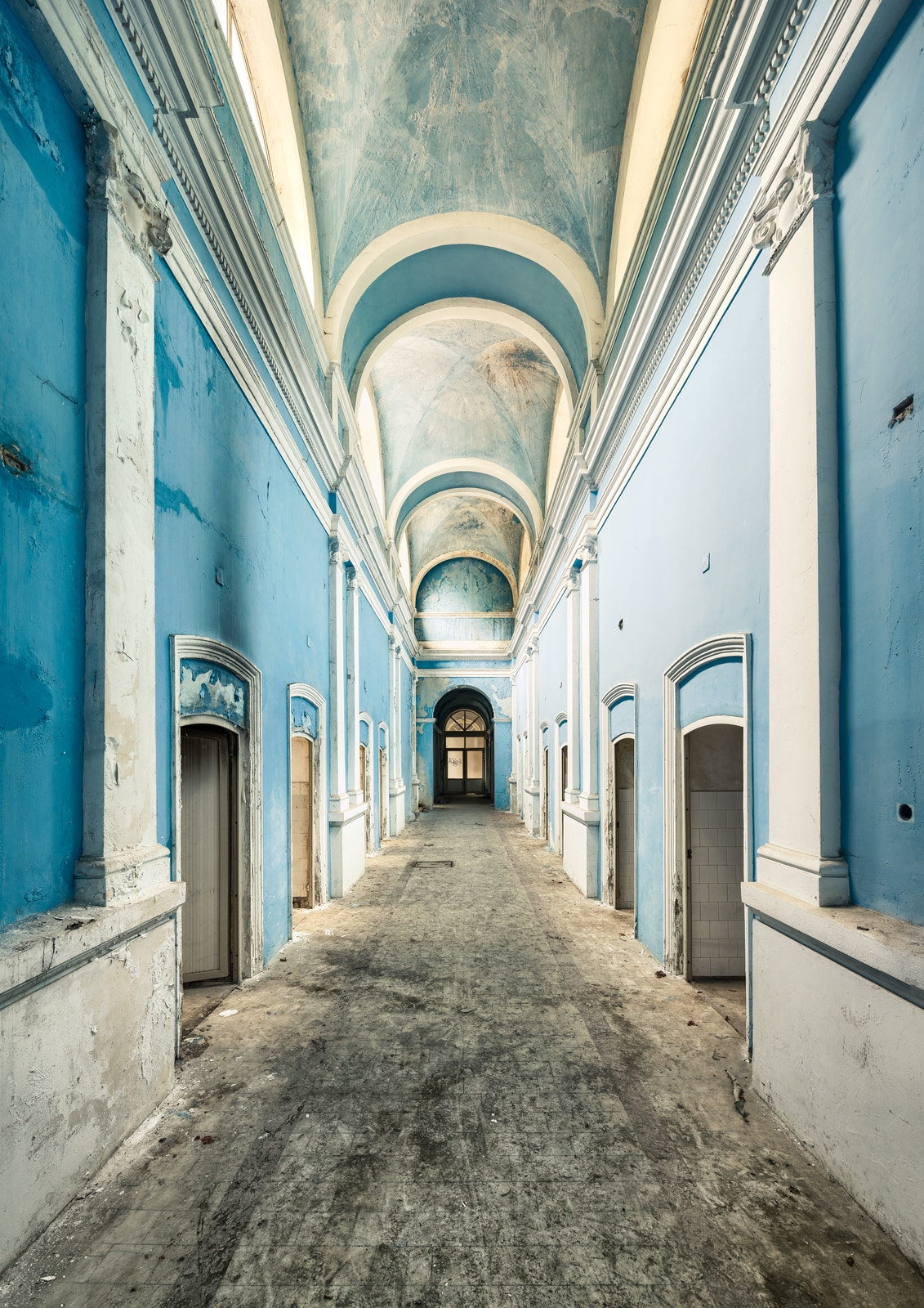 Canon TS-E 17mm F4L Tilt-Shift sample photo. Blue aisle photography