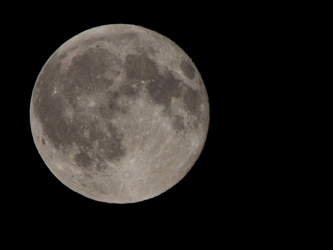 55.00 - 300.00 mm f/4.5 - 5.6 sample photo. Full moon 18.08. 2016 photography