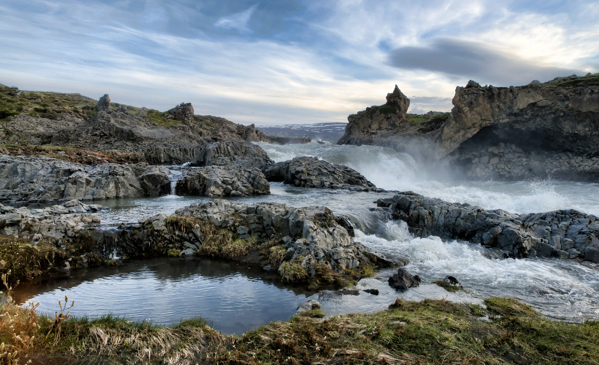 Nikon D90 + Sigma 14mm F2.8 EX Aspherical HSM sample photo. Of quiet and turmoil photography