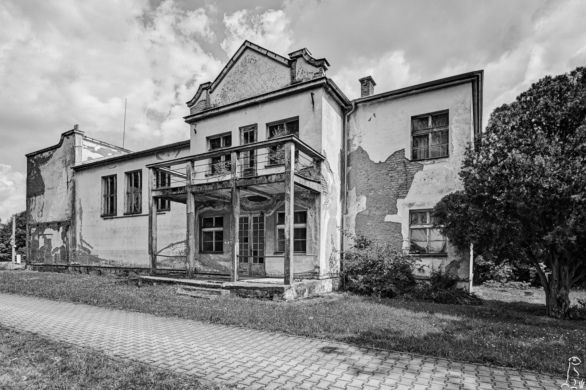 Sigma 12-24mm F4.5-5.6 II DG HSM sample photo. Kulturní dům / house of culture photography
