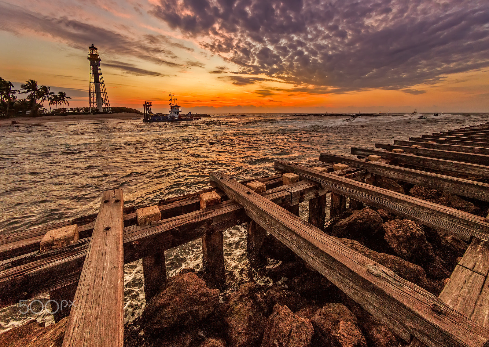 Canon EF 8-15mm F4L Fisheye USM sample photo. Lighthouse sunrise and the jetty photography