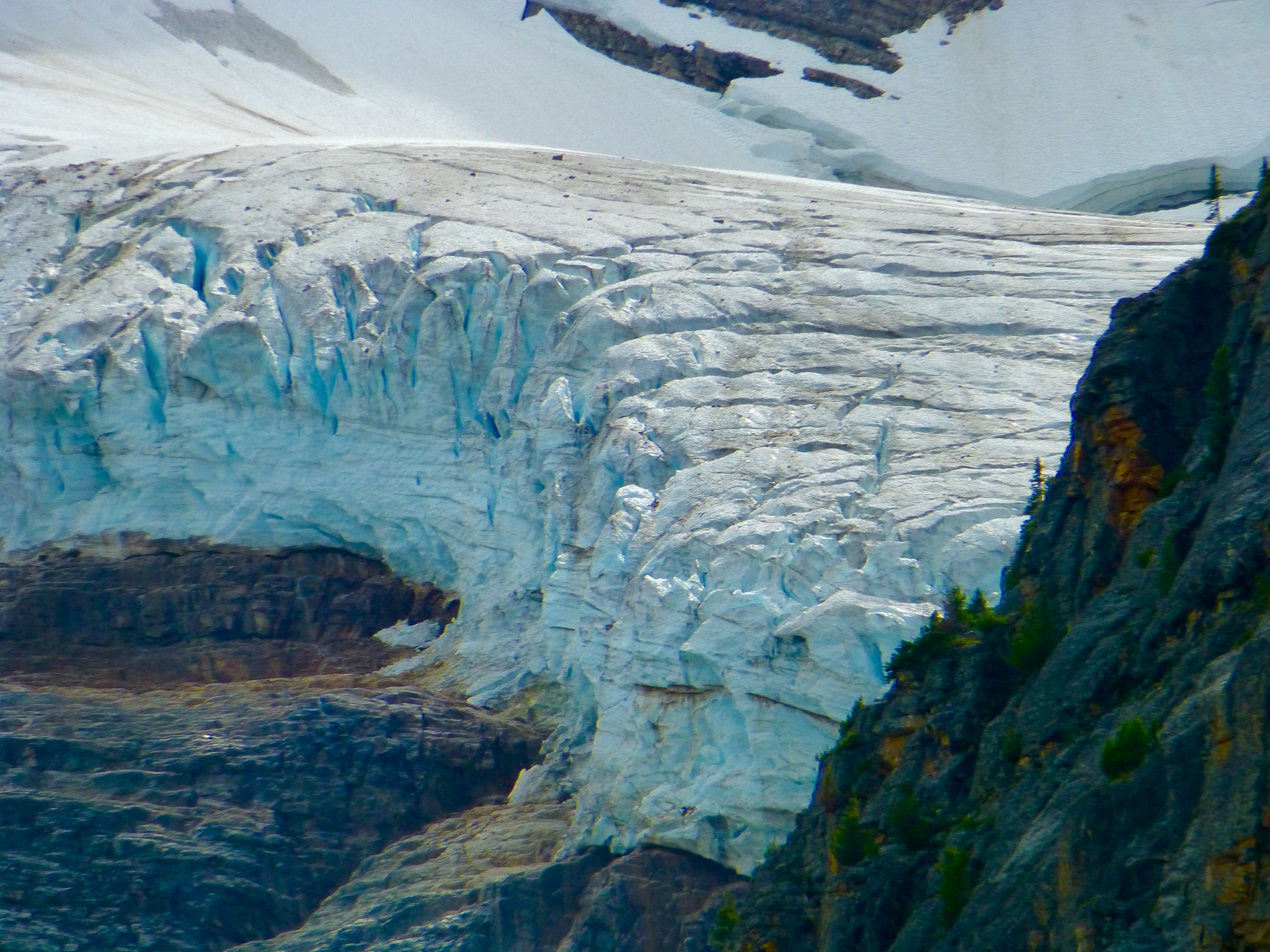 Panasonic Lumix DMC-ZS20 (Lumix DMC-TZ30) sample photo. Mount edith cavell, alberta photography