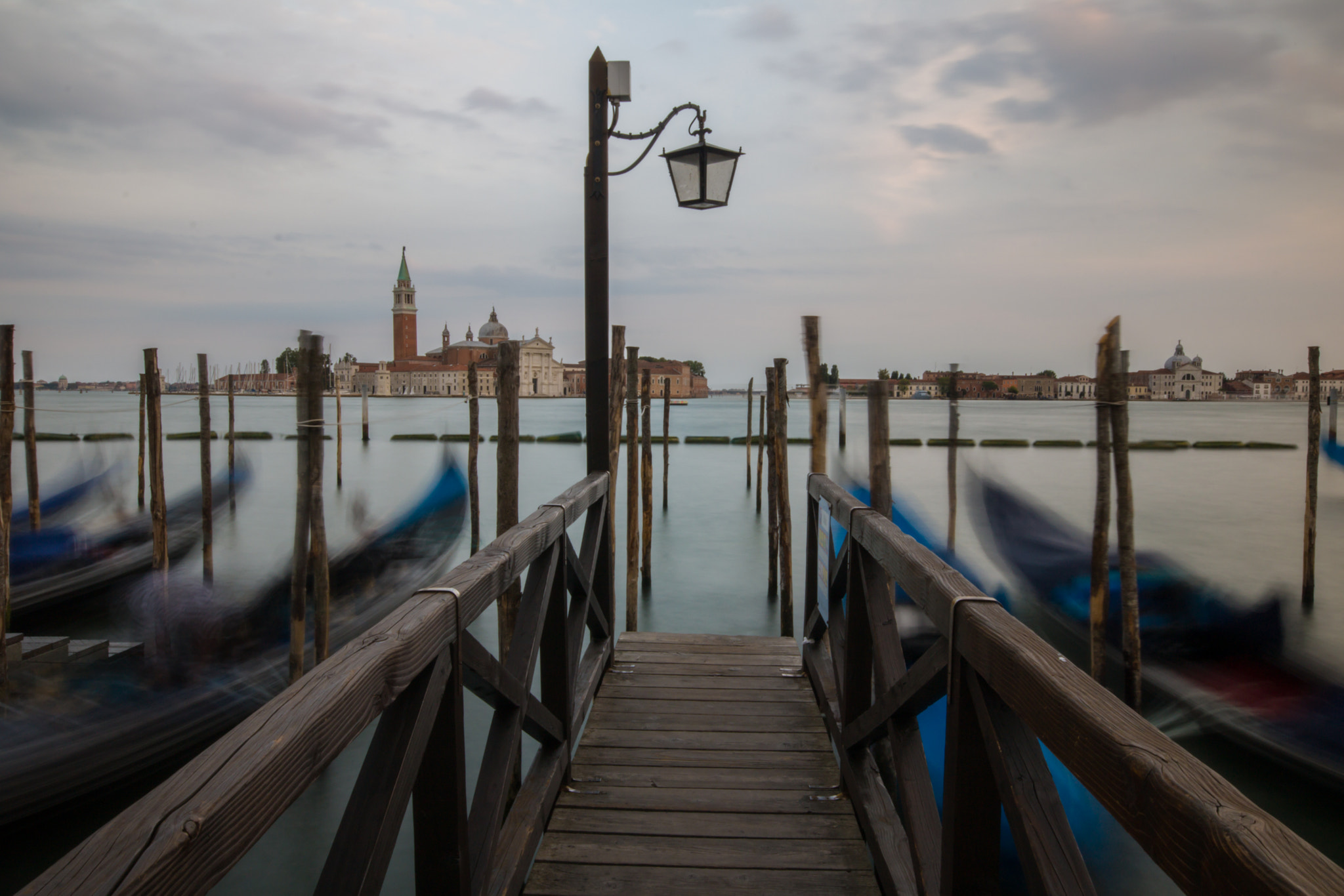 Canon EOS 760D (EOS Rebel T6s / EOS 8000D) + Sigma 10-20mm F4-5.6 EX DC HSM sample photo. Venice photography