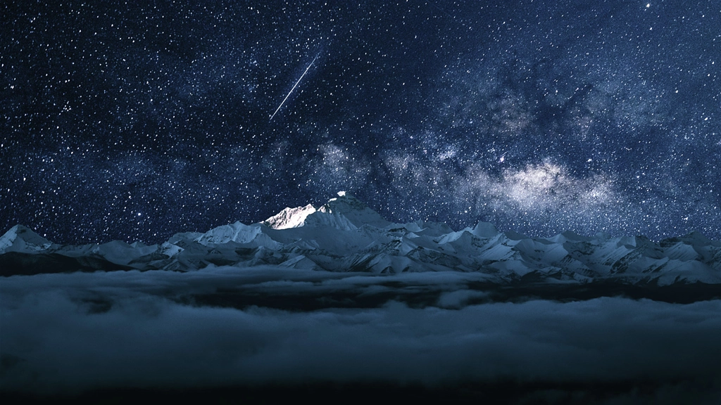 Meteor on Mount Qomolangma by bajie on 500px.com