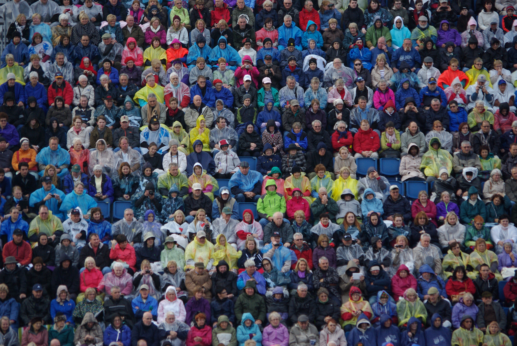 Samsung/Schneider D-XENON 50-200mm F4-5.6 sample photo. Edinburgh tattoo crowd photography