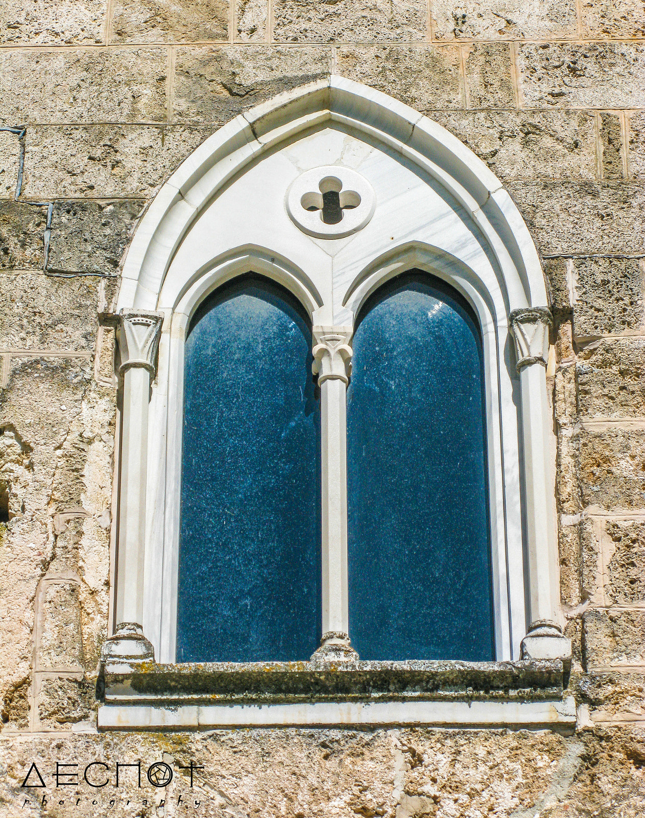 Canon POWERSHOT A650 IS sample photo. Gothic window of gradac monastery photography