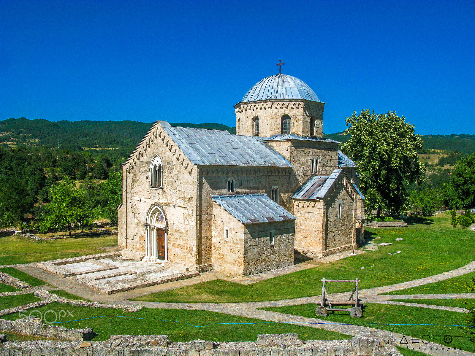 Canon POWERSHOT A650 IS sample photo. View on gradac monastery photography