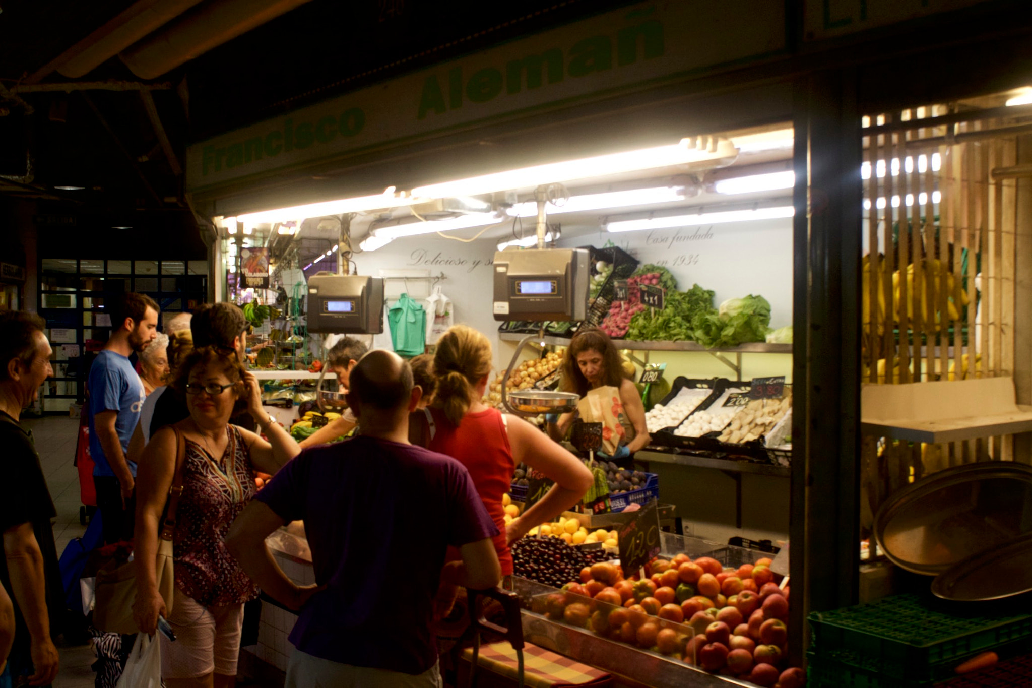 Canon EOS 500D (EOS Rebel T1i / EOS Kiss X3) sample photo. Seller in the alicante mercado photography