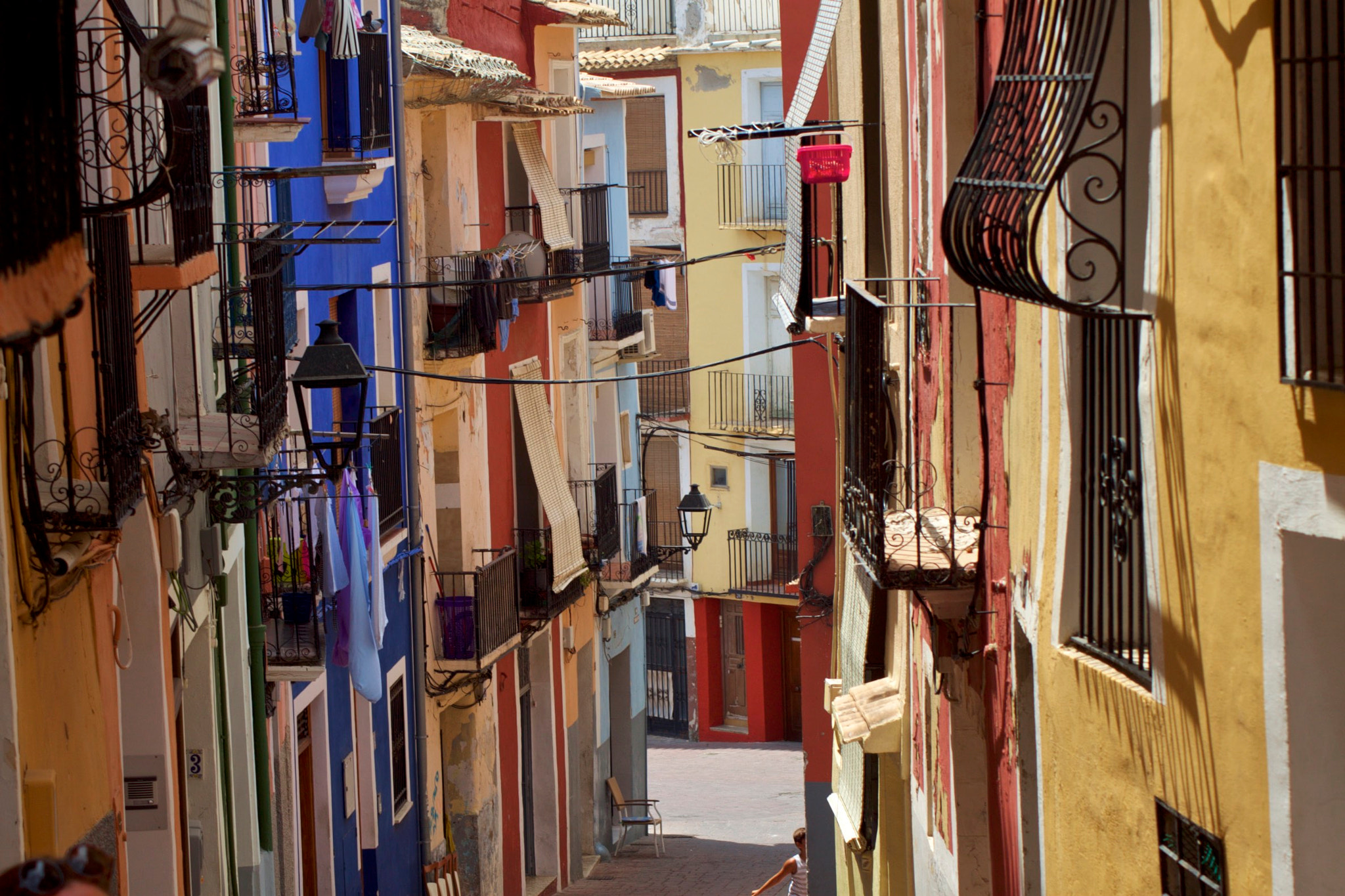 Canon EOS 500D (EOS Rebel T1i / EOS Kiss X3) sample photo. Colourful houses in the streets of villa joyosa photography