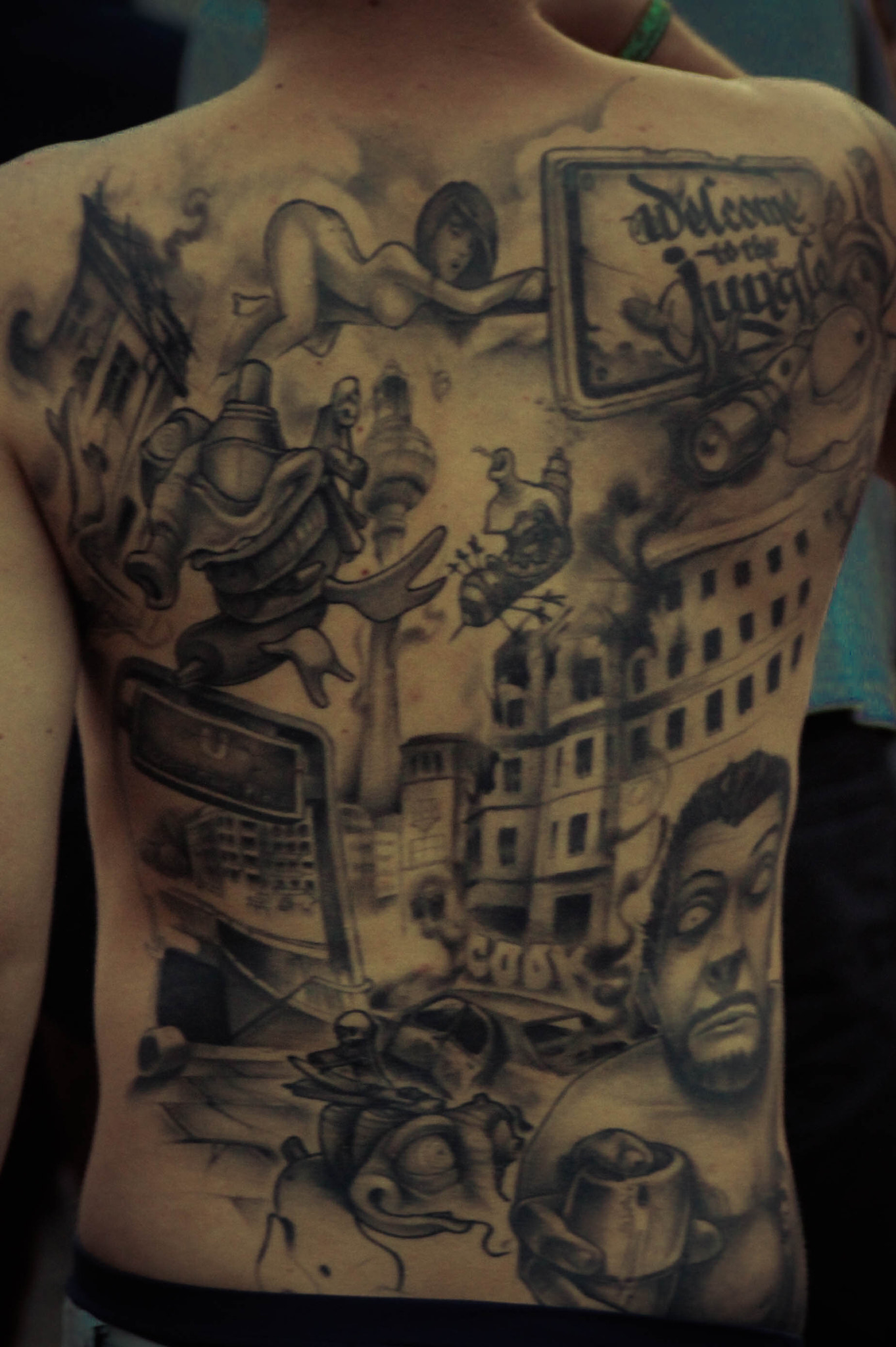 Canon EOS 1100D (EOS Rebel T3 / EOS Kiss X50) + Canon EF 100-300mm f/5.6 sample photo. Body tattoo photography