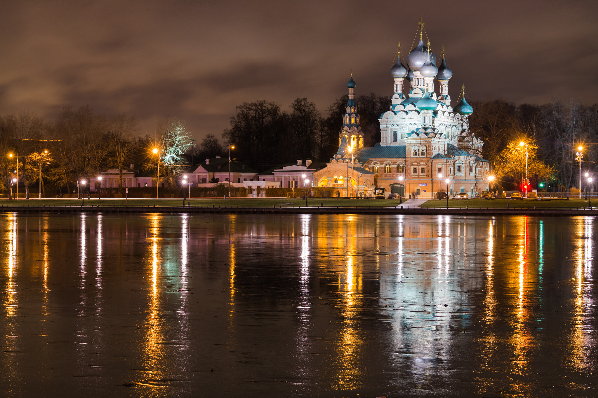 Samsung NX 20-50mm F3.5-5.6 ED sample photo. Evening church photography