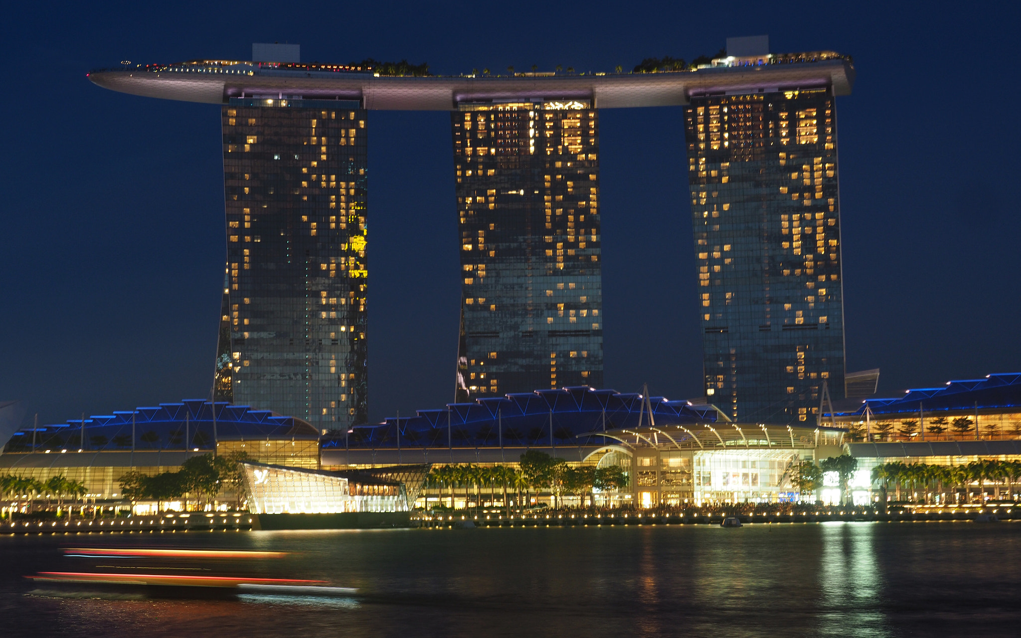 Olympus M.Zuiko Digital ED 12-40mm F2.8 Pro sample photo. Marina bay sands ,singapore photography