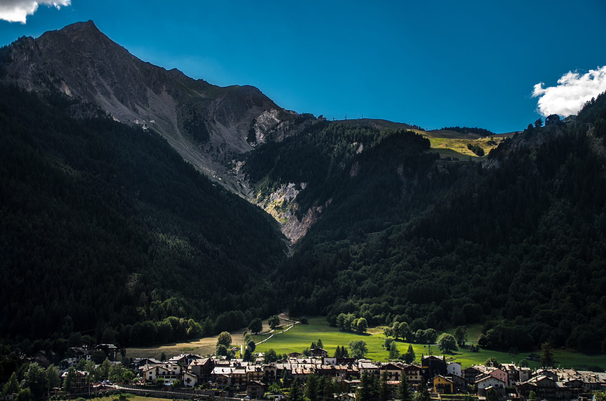 Tamron AF 18-200mm F3.5-6.3 XR Di II LD Aspherical (IF) Macro sample photo. Courmayeur photography