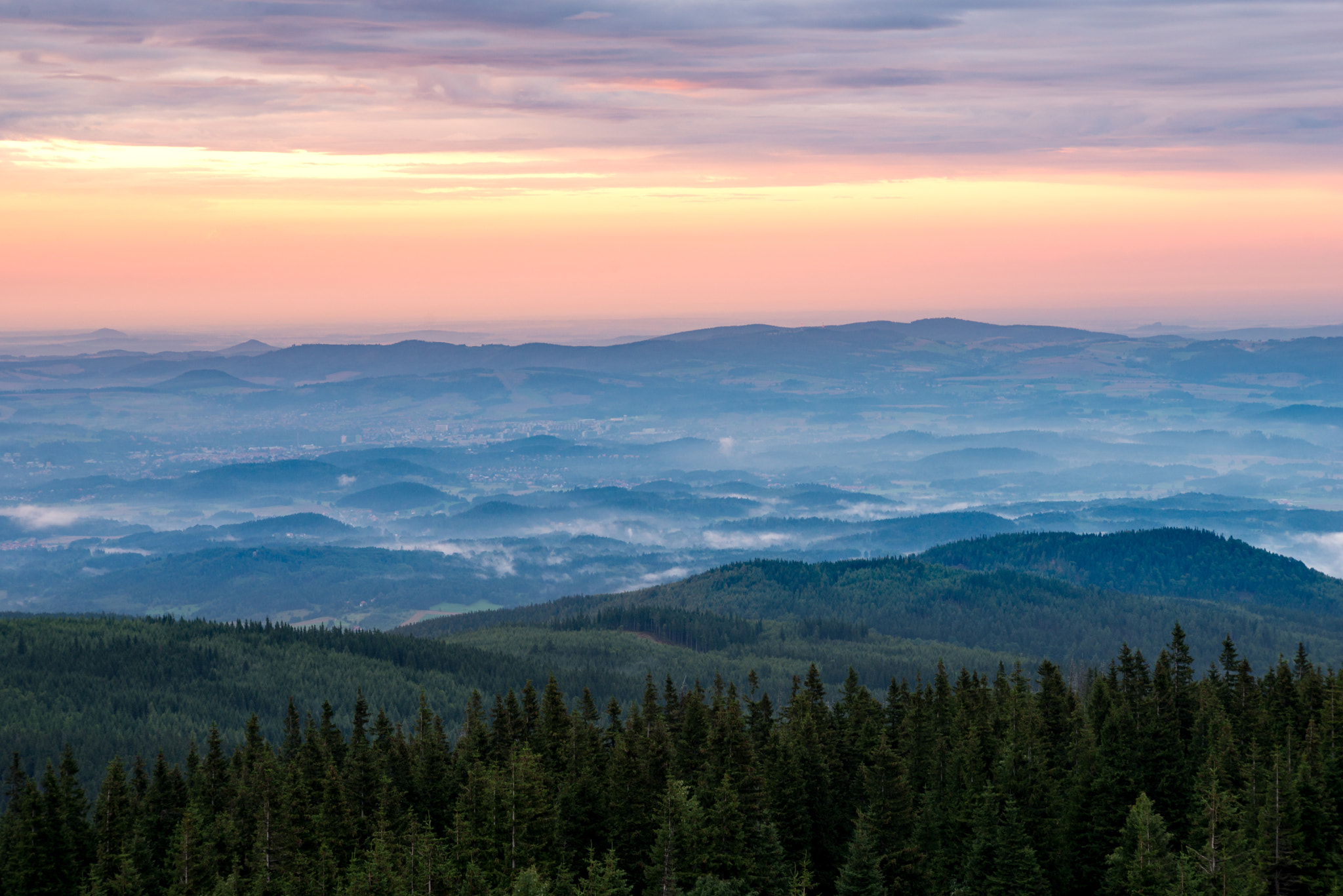 Nikon D610 + AF Nikkor 70-210mm f/4-5.6 sample photo. Sunset over the valley photography
