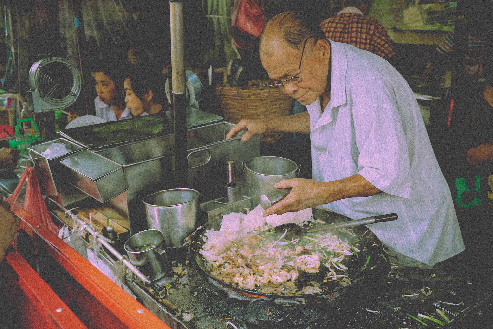 Canon EOS M10 + Canon EF-M 22mm F2 STM sample photo. Old bangkok zone : thailand photography