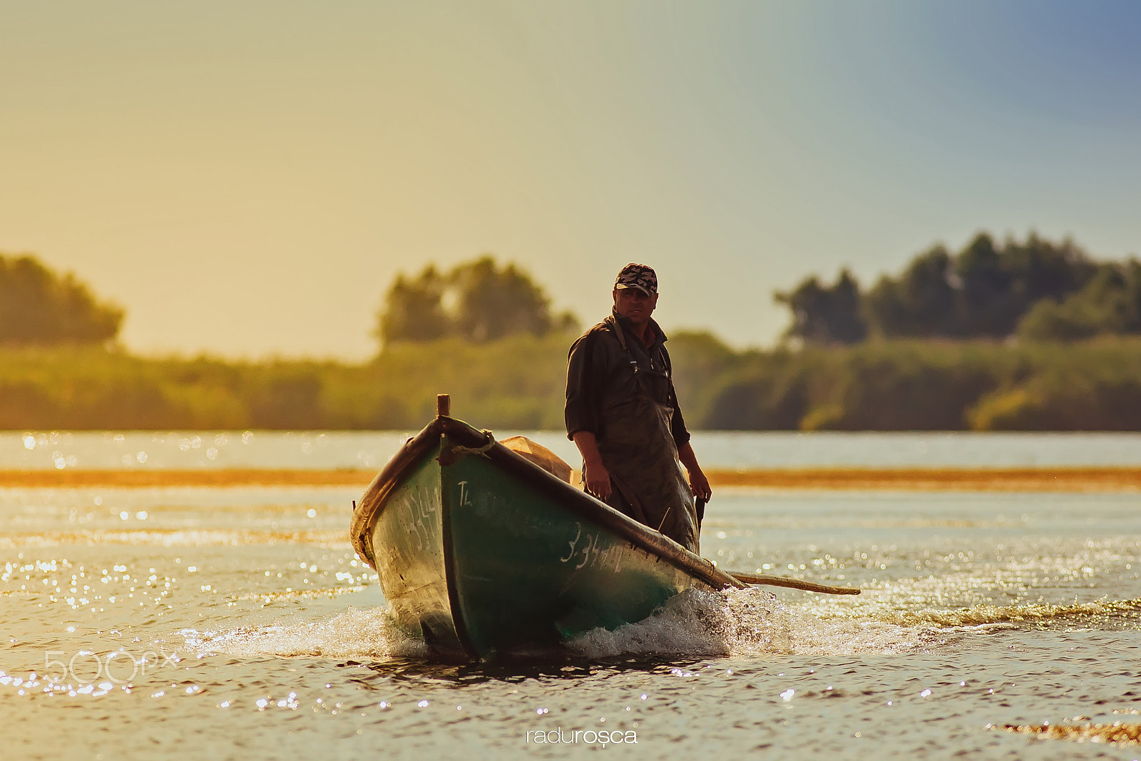 Canon EOS-1D Mark III + Canon EF 300mm f/4L sample photo. Fishing in the danube delta photography