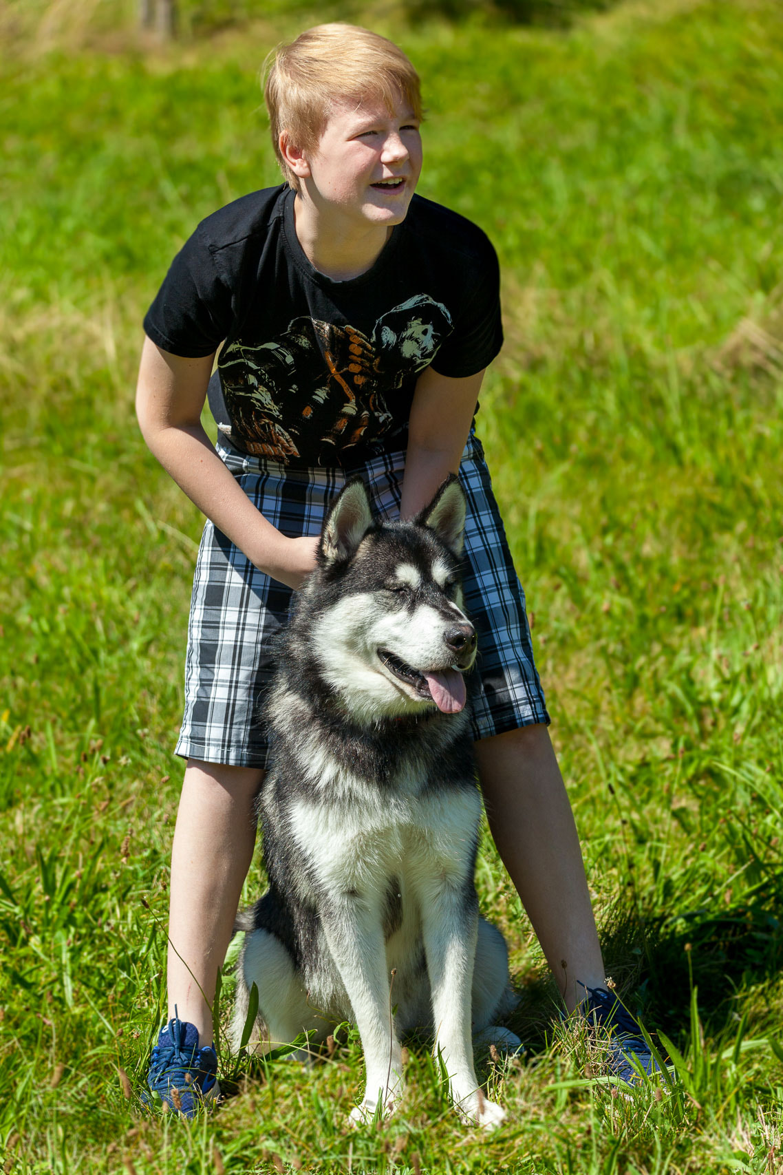 150-600mm F5-6.3 DG OS HSM | Contemporary 015 sample photo. Der junge und sein hund photography