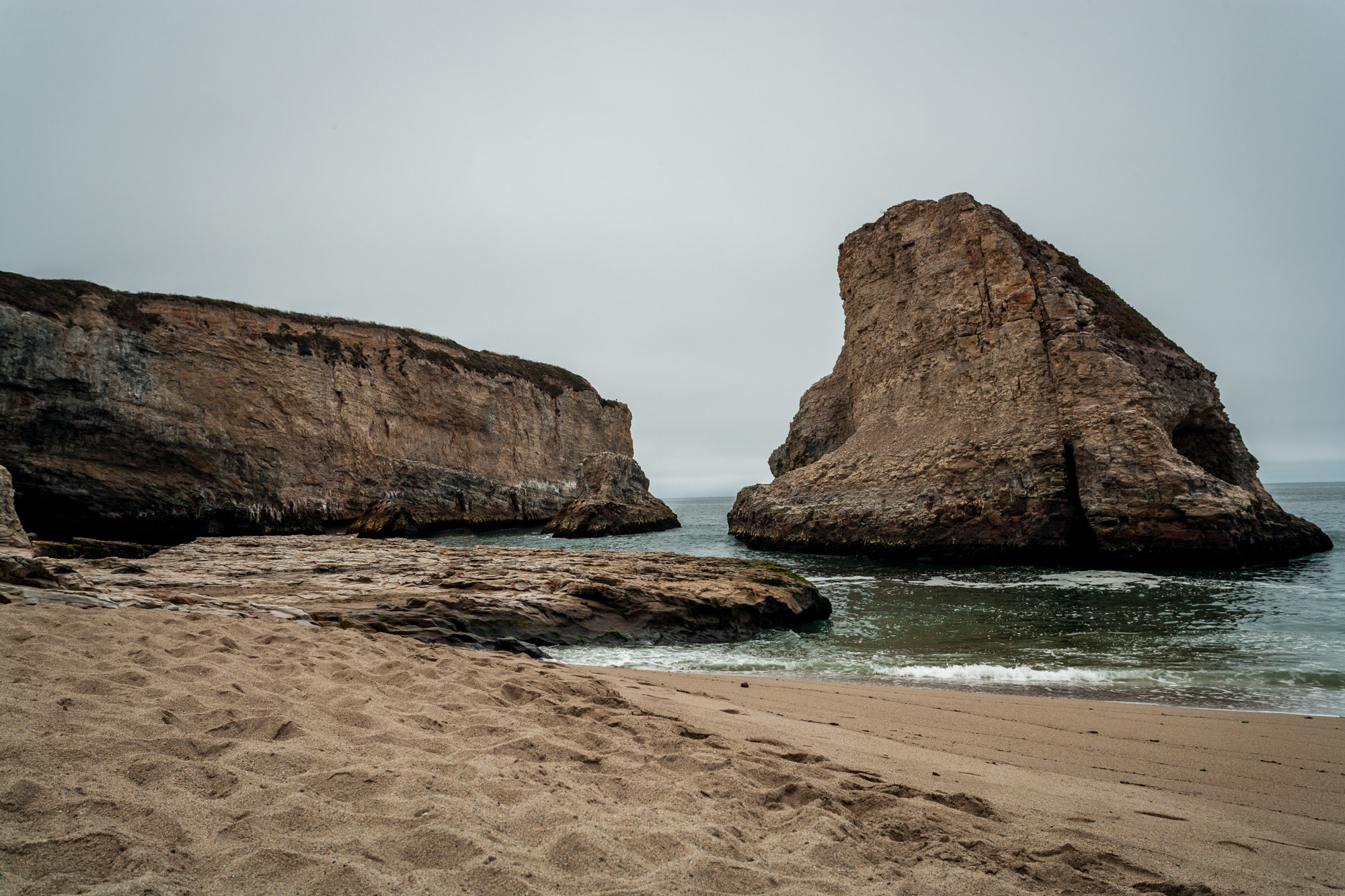 Canon EOS-1Ds Mark II sample photo. Sharks fin photography