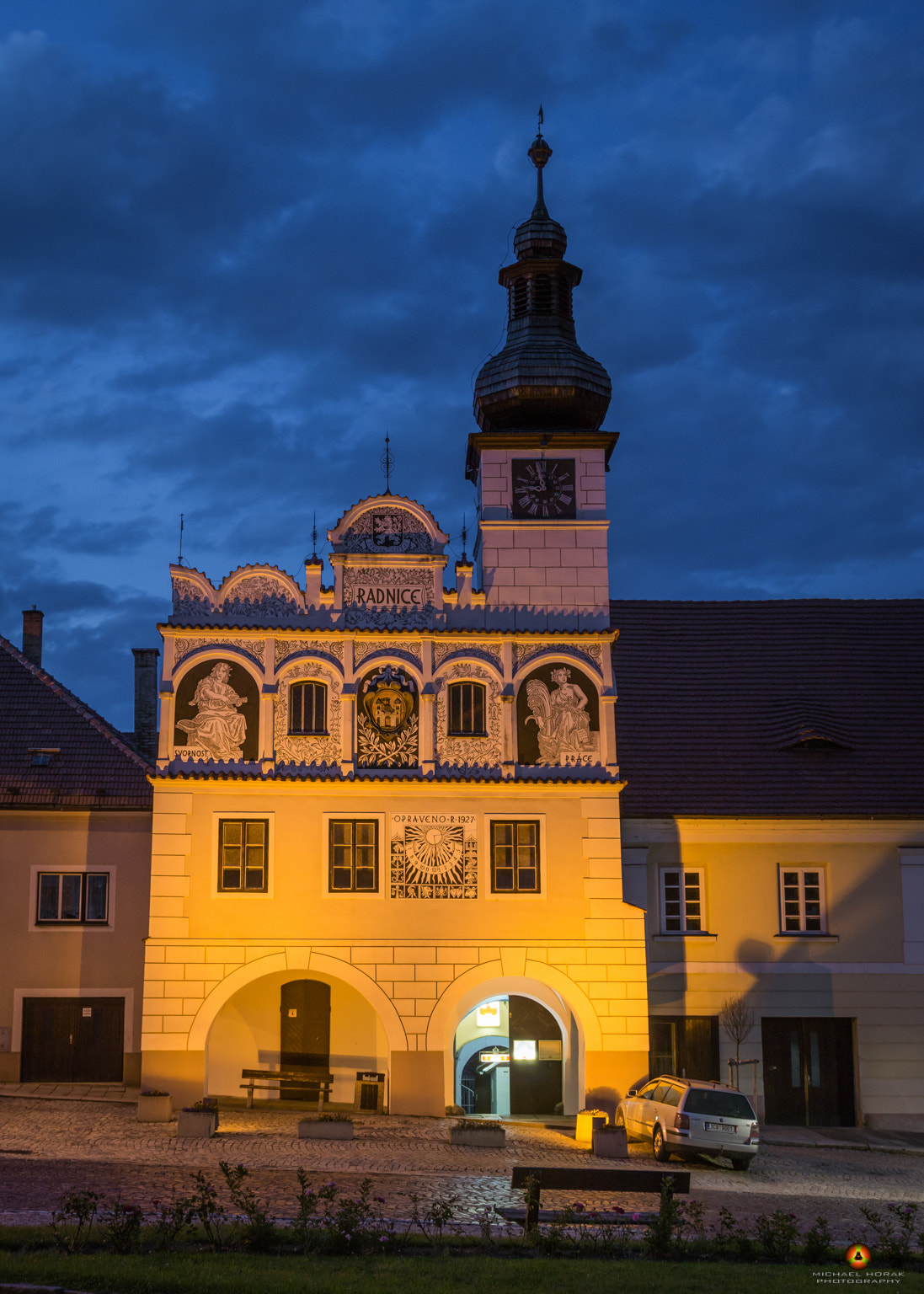 Sigma 17-70mm F2.8-4 DC Macro HSM sample photo. Town hall photography