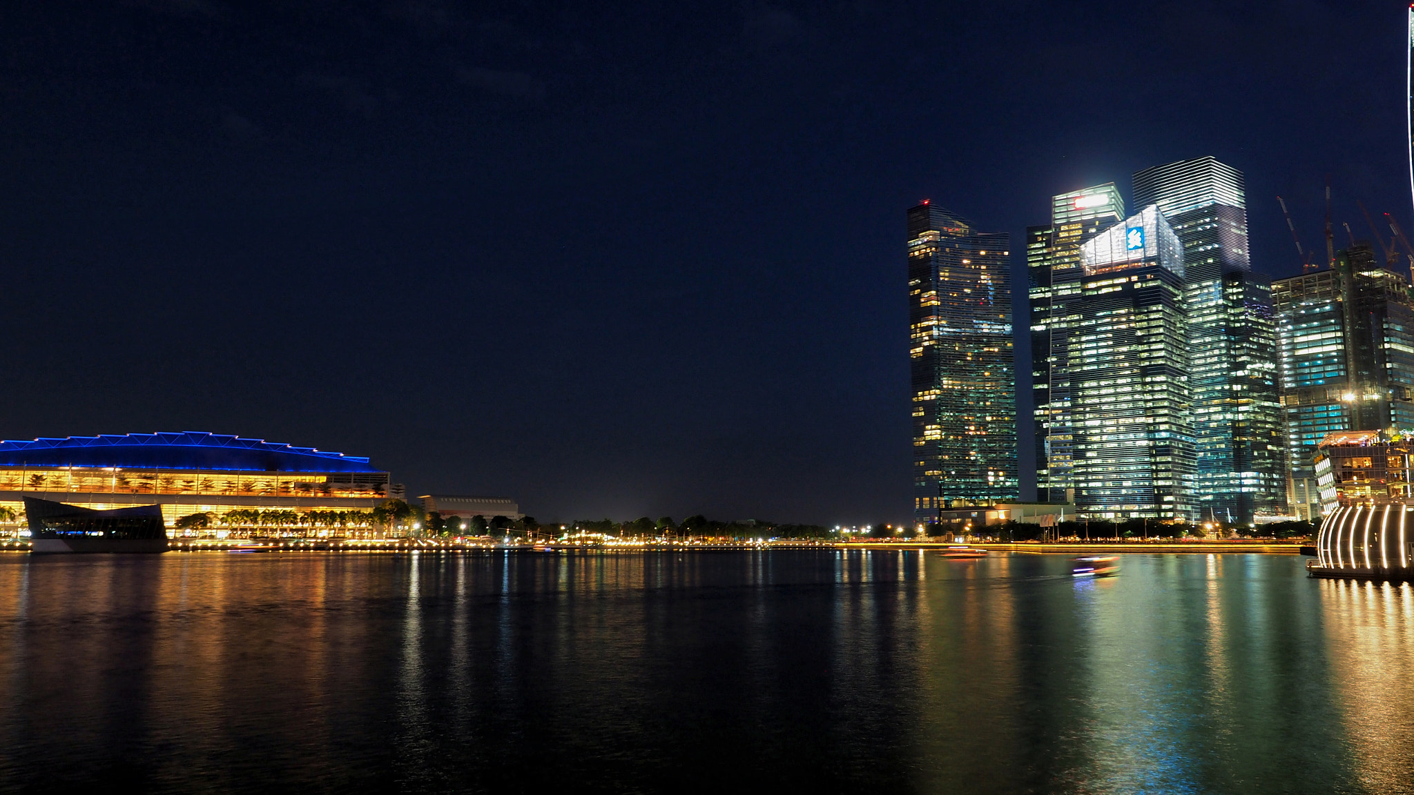 Olympus M.Zuiko Digital ED 12-40mm F2.8 Pro sample photo. Water front merlion,singapore photography