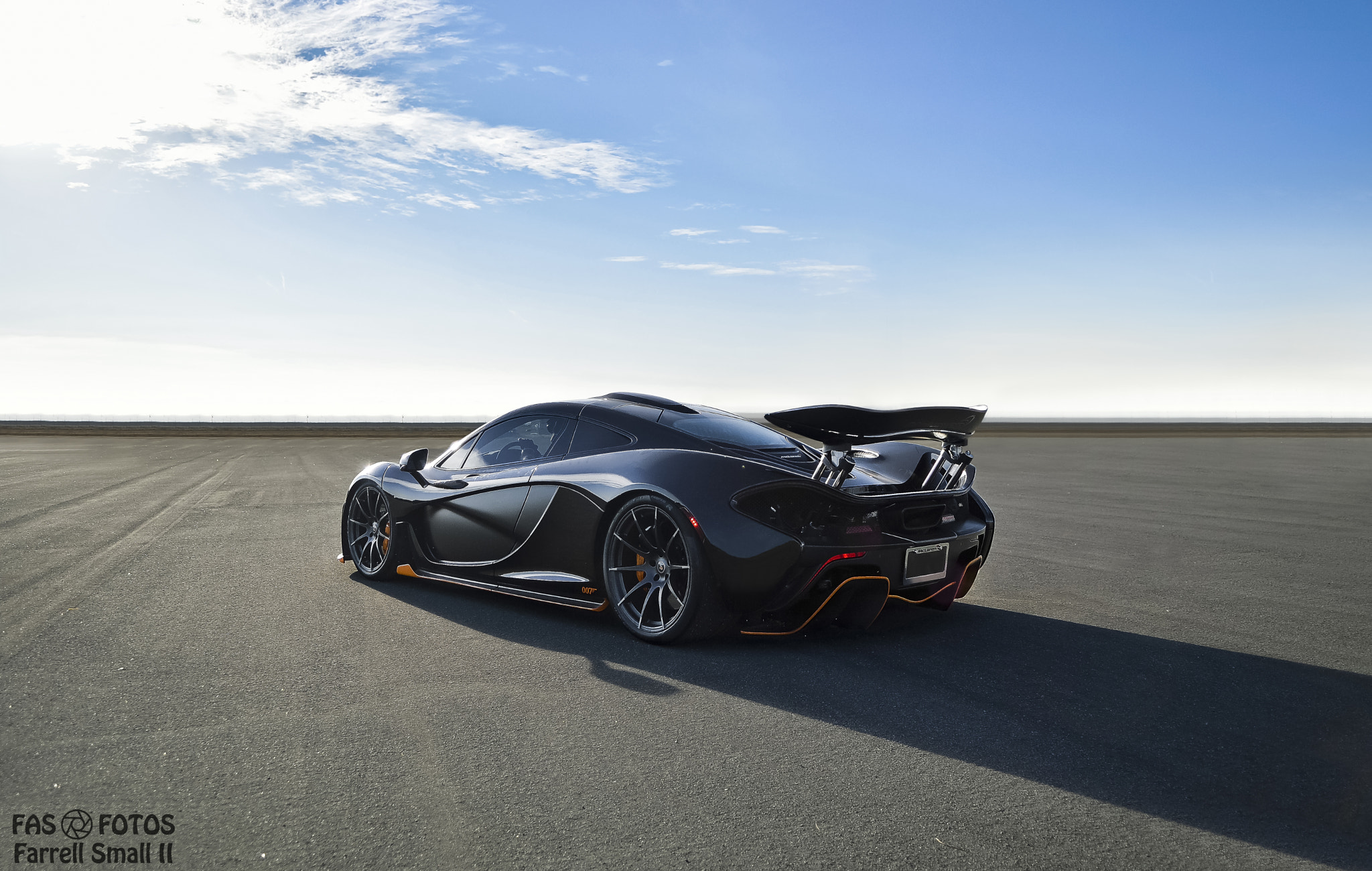 Nikon AF-S Nikkor 200-400mm F4G ED-IF VR sample photo. Mclaren p1 pulling up to the grid photography
