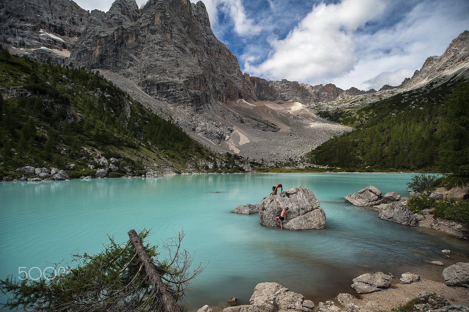 Nikon D700 + Sigma 17-35mm F2.8-4 EX Aspherical sample photo. Lake of sorapiss photography