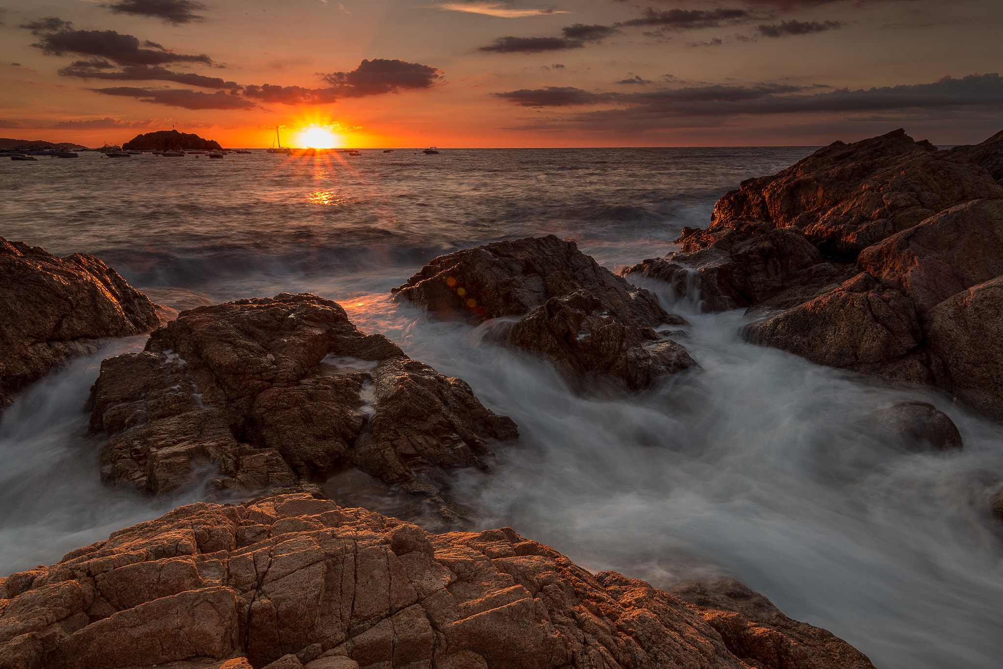 Canon EOS 6D + Tamron SP AF 17-35mm F2.8-4 Di LD Aspherical (IF) sample photo. The sun rises in the costa brava photography