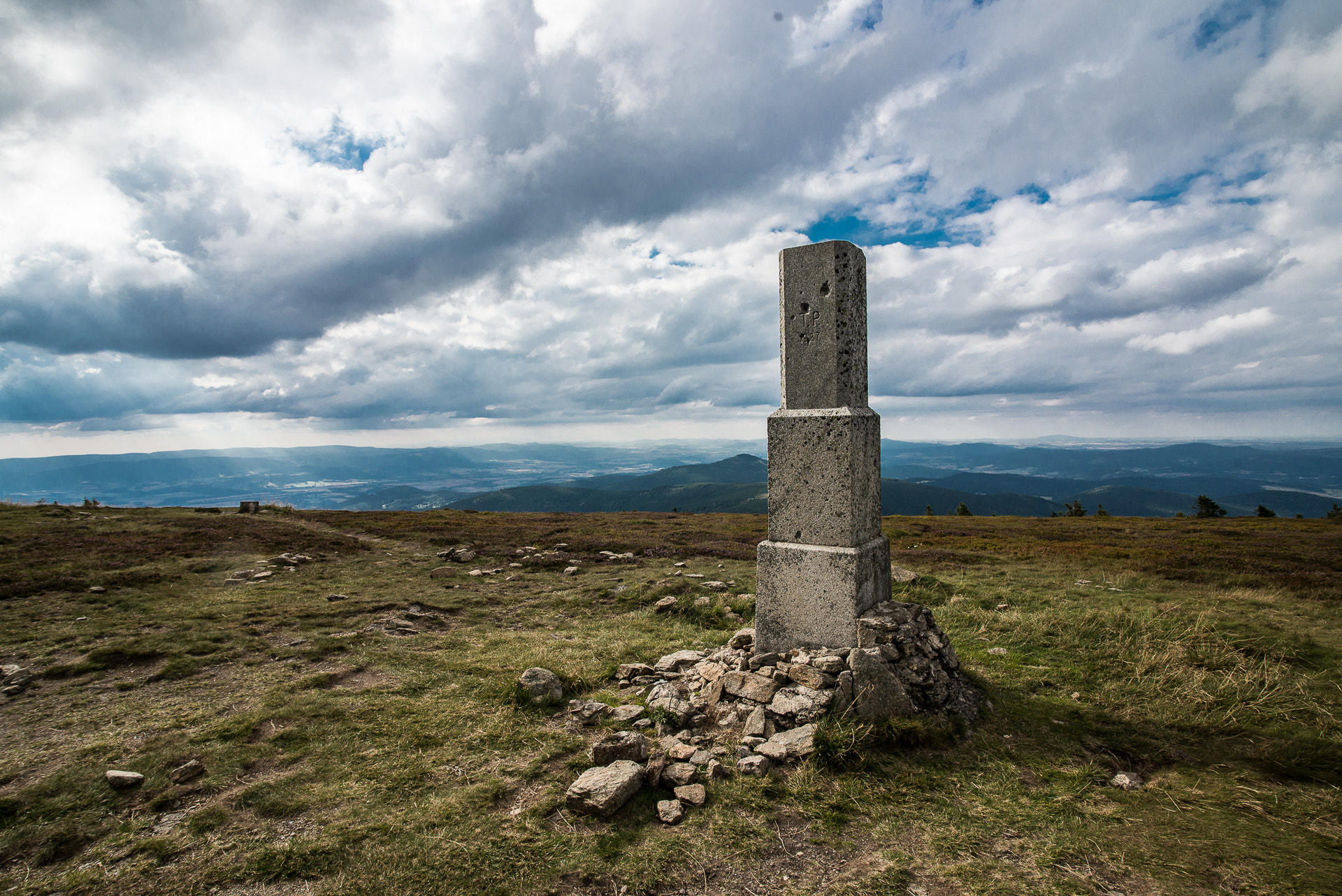 Sigma 17-35mm F2.8-4 EX DG  Aspherical HSM sample photo. Triangulation pillar photography