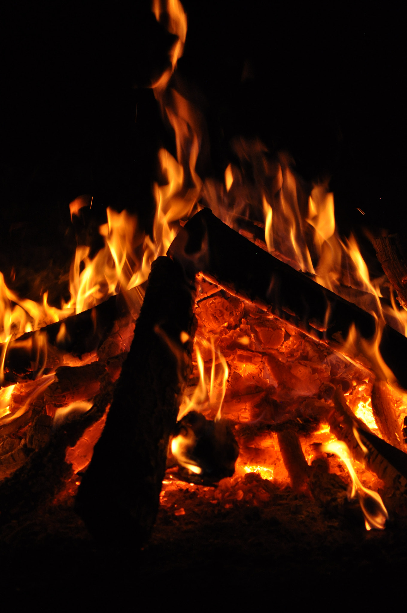 Nikon D5000 + AF Nikkor 70-210mm f/4-5.6 sample photo. Energy of fire photography