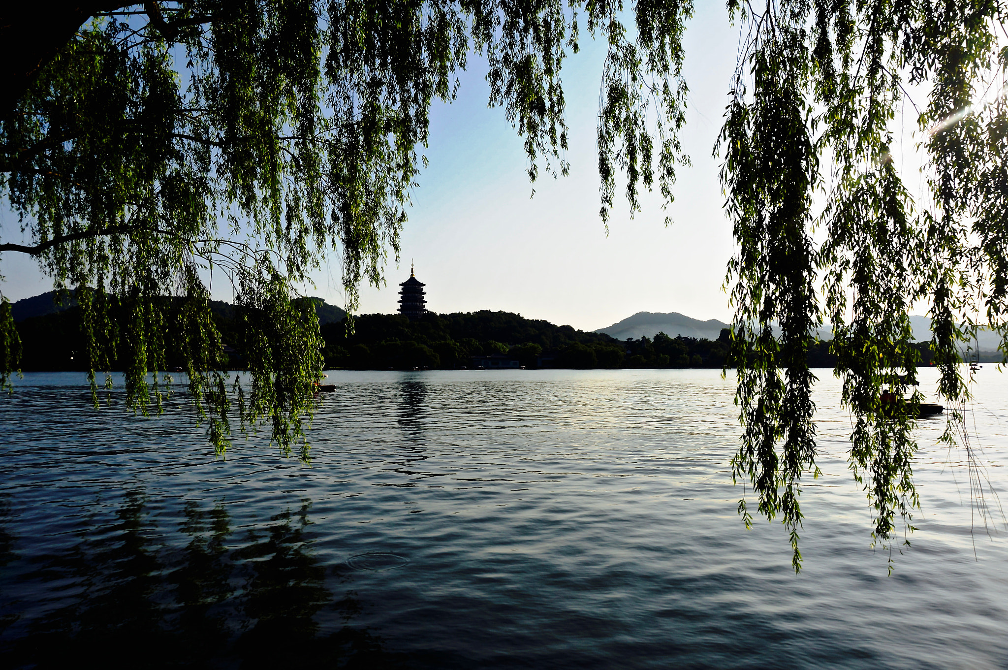 Sony Alpha NEX-5T + Sony E 18-50mm F4-5.6 sample photo. West lake photography