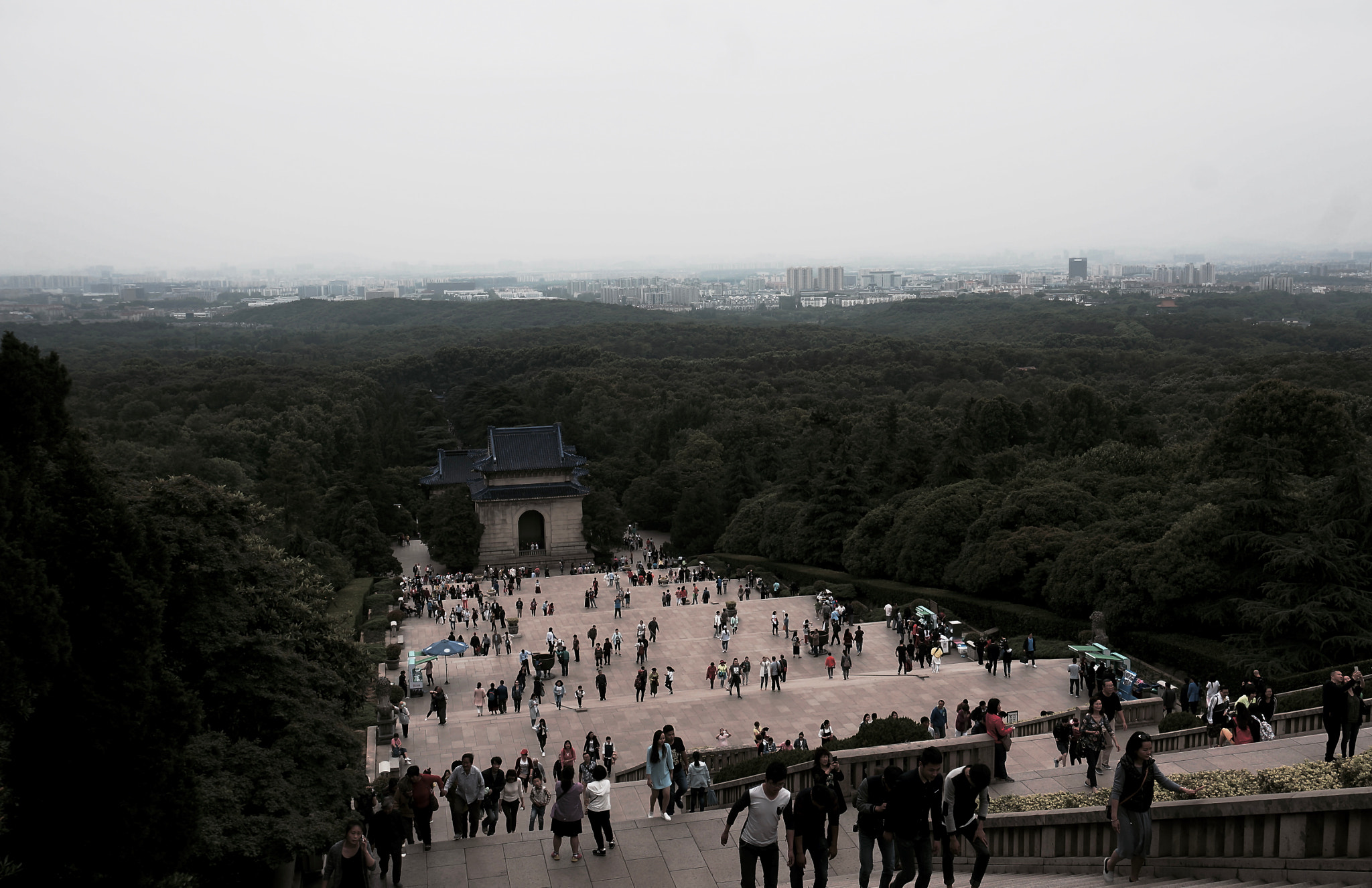 Sony Alpha NEX-5T + Sony E 18-50mm F4-5.6 sample photo. Mausoleum photography