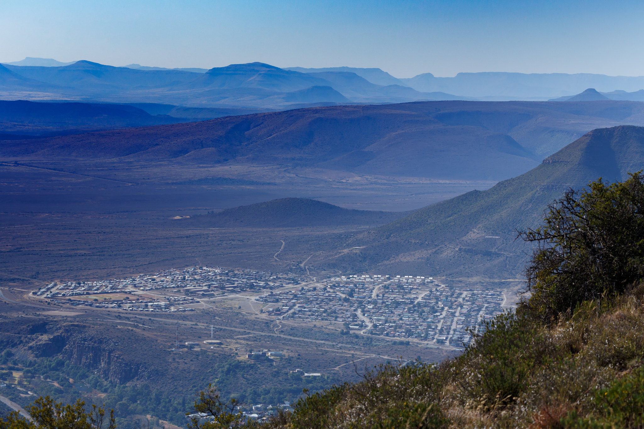 Canon EF 100-400mm F4.5-5.6L IS USM sample photo. City view of graaff-reinet photography