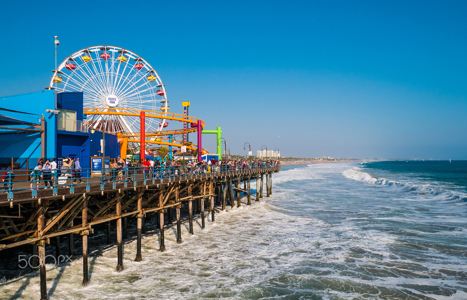 Panasonic Lumix DMC-GX85 (Lumix DMC-GX80 / Lumix DMC-GX7 Mark II) sample photo. Santa monica beach photography