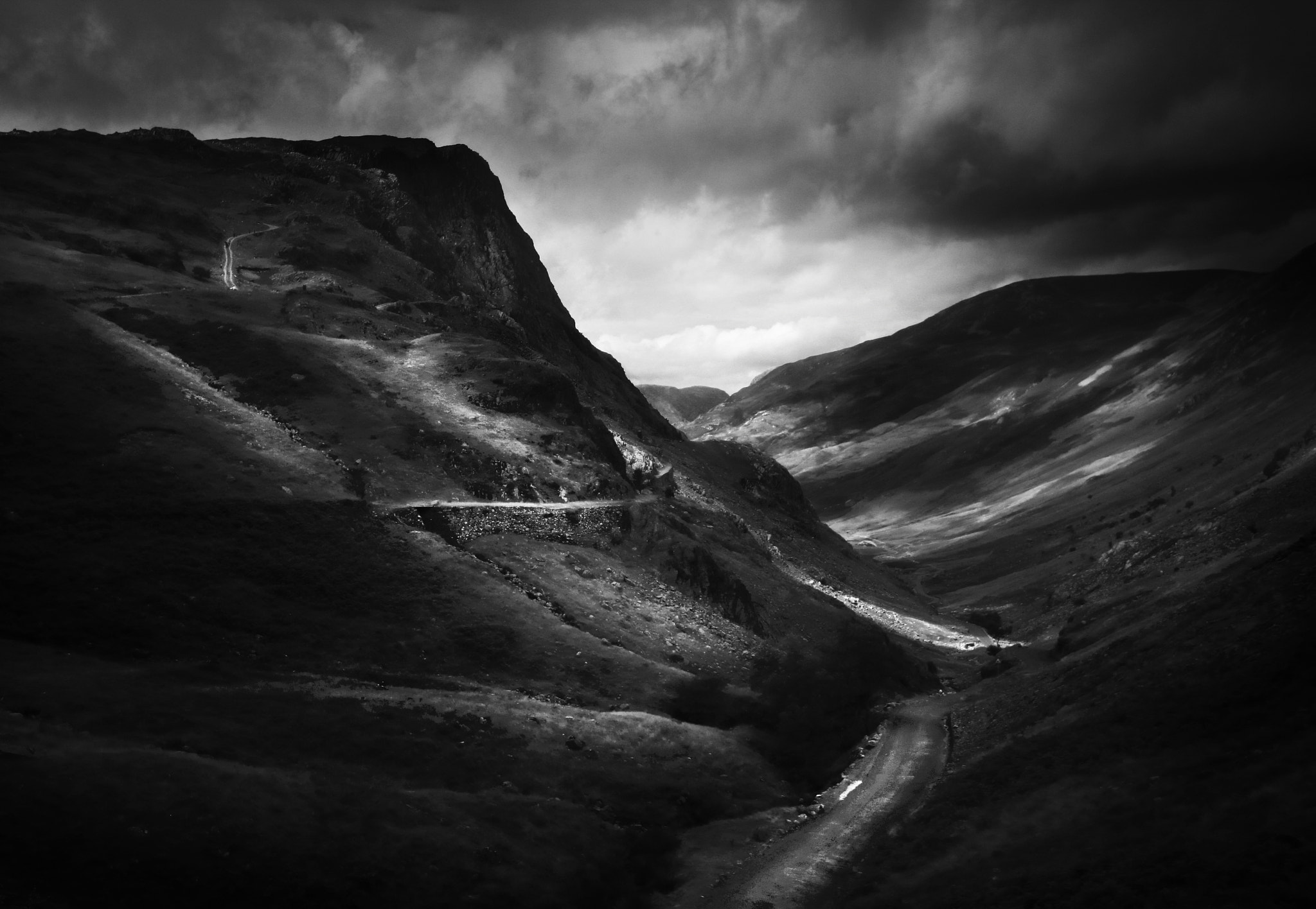 Canon EOS 750D (EOS Rebel T6i / EOS Kiss X8i) + Sigma 10-20mm F4-5.6 EX DC HSM sample photo. Honister pass.. photography