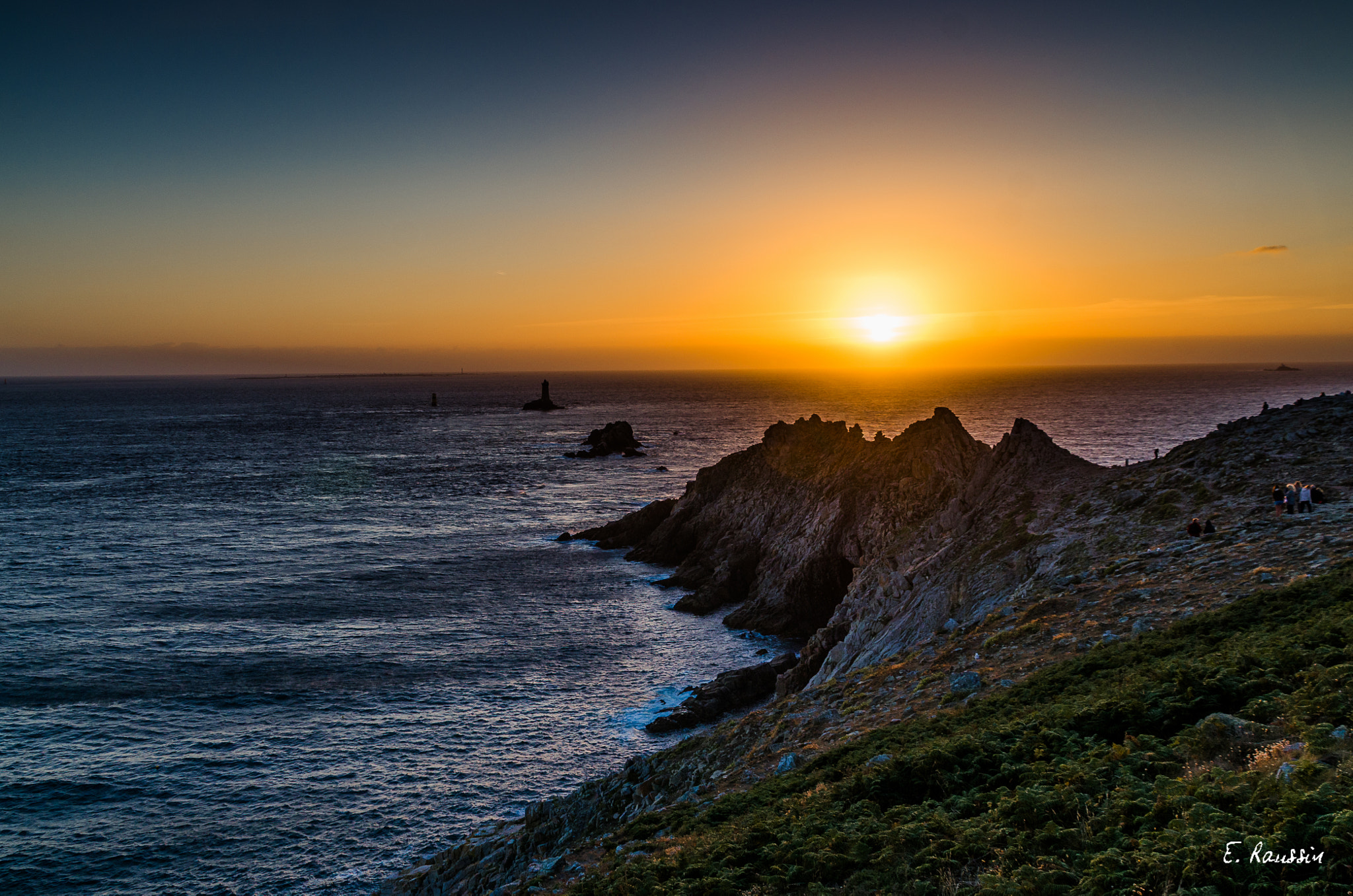 Nikon D7000 + Sigma 18-200mm F3.5-6.3 DC sample photo. Pointe du raz photography