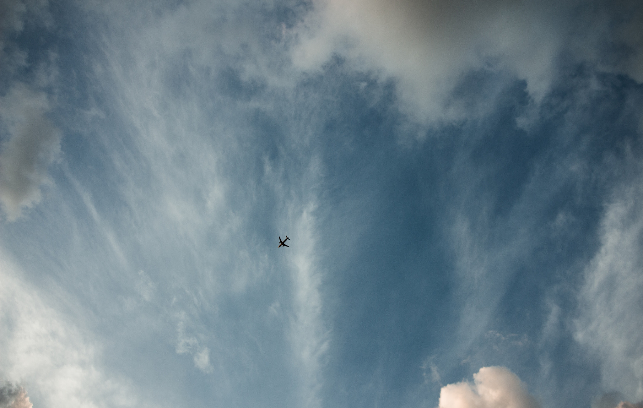 Sigma 17-35mm f/2.8-4 EX DG Aspherical HSM sample photo. So fly photography