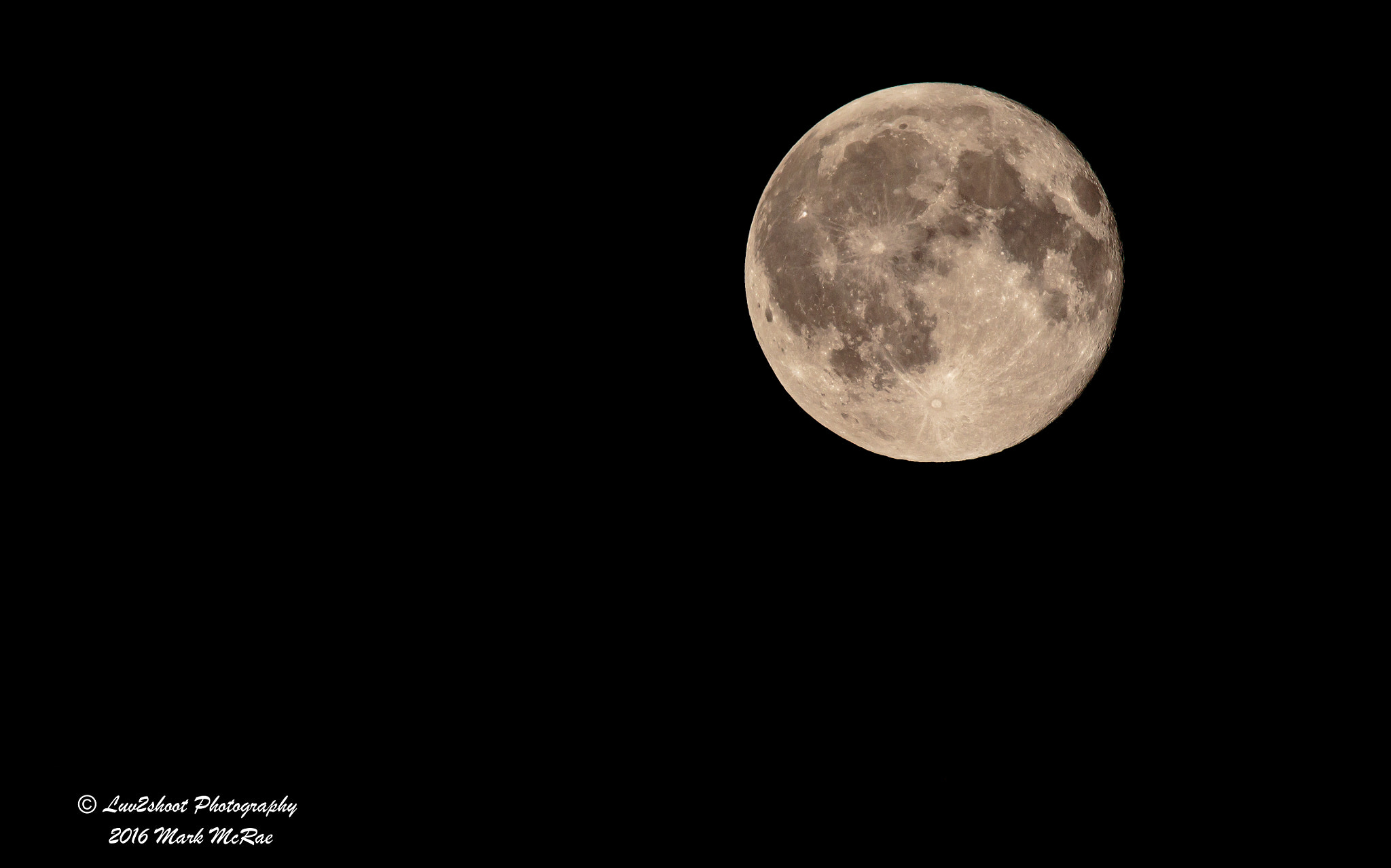 150-600mm F5-6.3 DG OS HSM | Contemporary 015 sample photo. Full moon-first photography