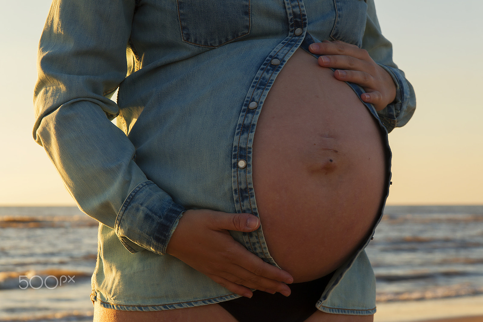 Sigma 17-70mm F2.8-4 DC Macro OS HSM sample photo. Beautyful pregnant belly photography