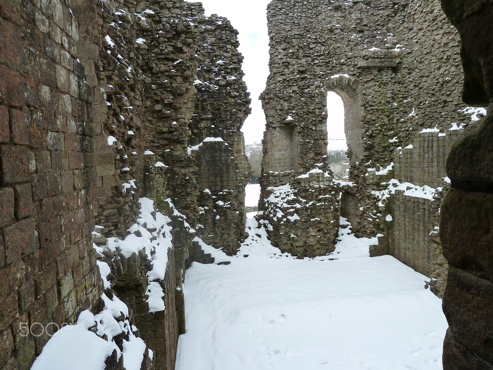 Panasonic Lumix DMC-ZS5 (Lumix DMC-TZ8) sample photo. Snow ruins photography