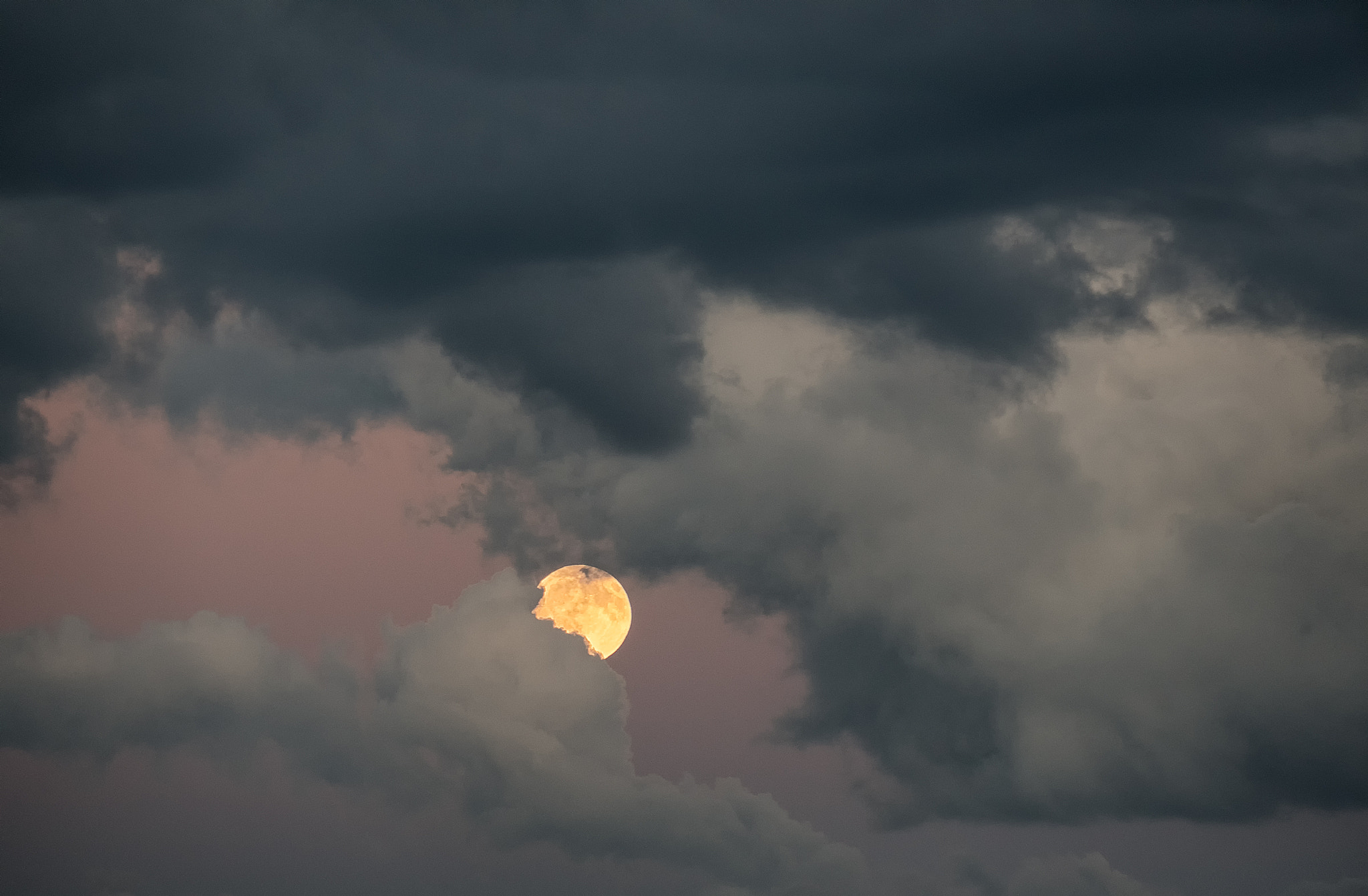 Sony E 18-200mm F3.5-6.3 OSS sample photo. 'devil moon on the rise' (part i) photography