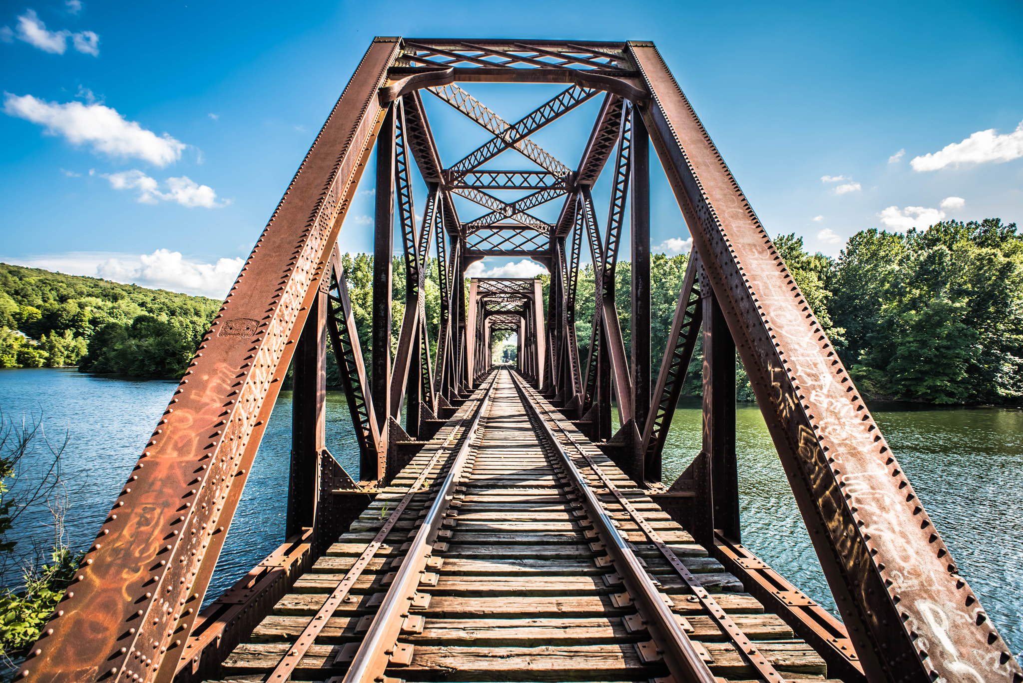 Nikon D750 + Nikon AF Nikkor 20mm F2.8D sample photo. Coming down the line... photography