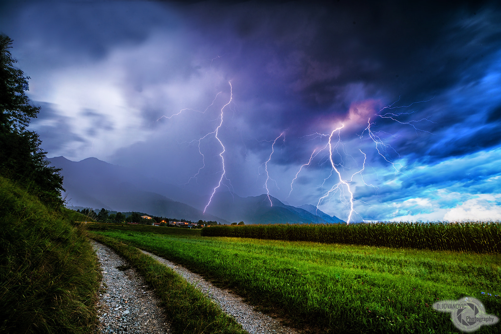 Sony a7R II + Sony Vario-Sonnar T* 16-35mm F2.8 ZA SSM sample photo. Lightning strikes photography