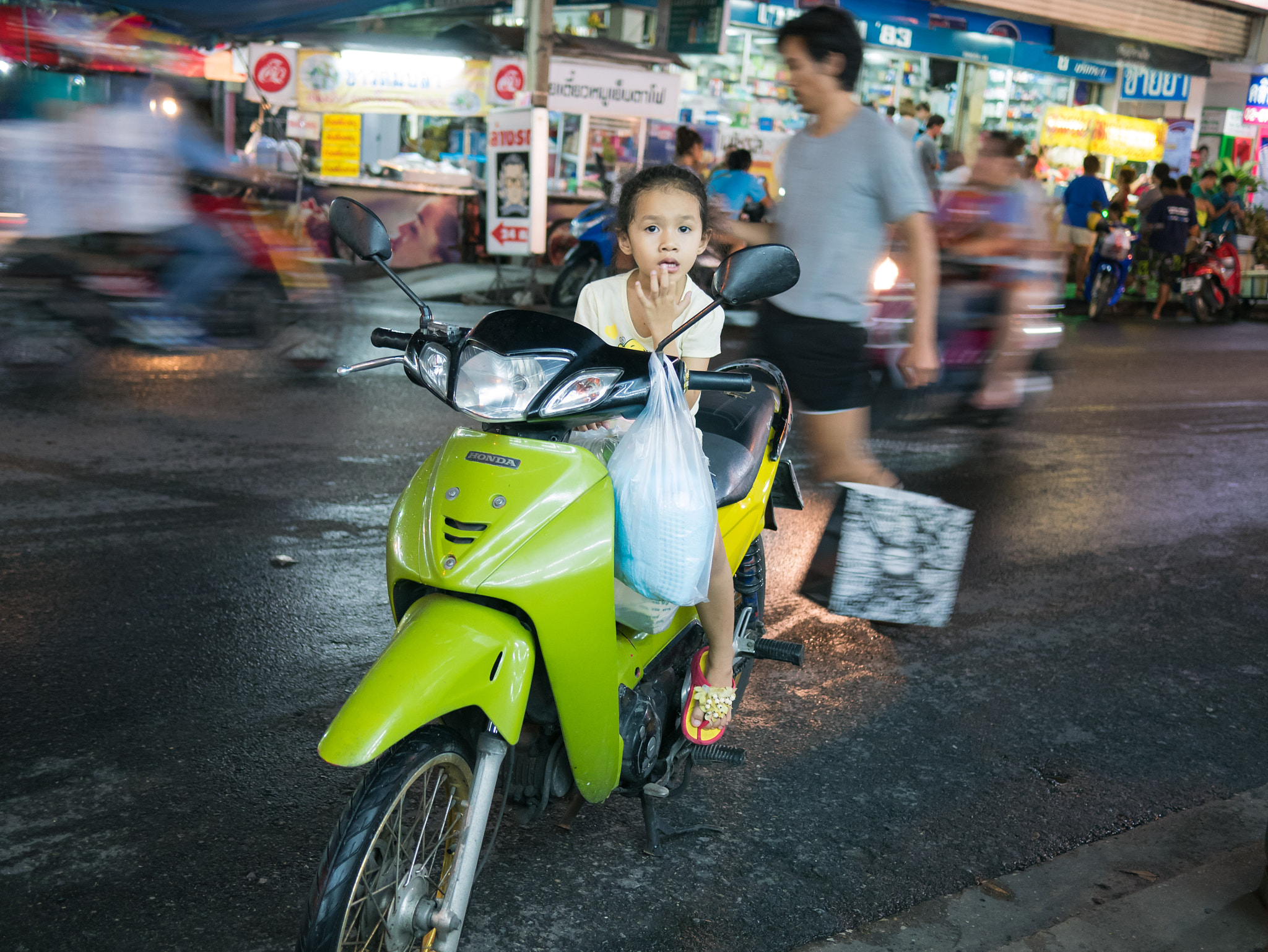 Panasonic Lumix DMC-GM5 + LUMIX G 20/F1.7 II sample photo. A girl photography